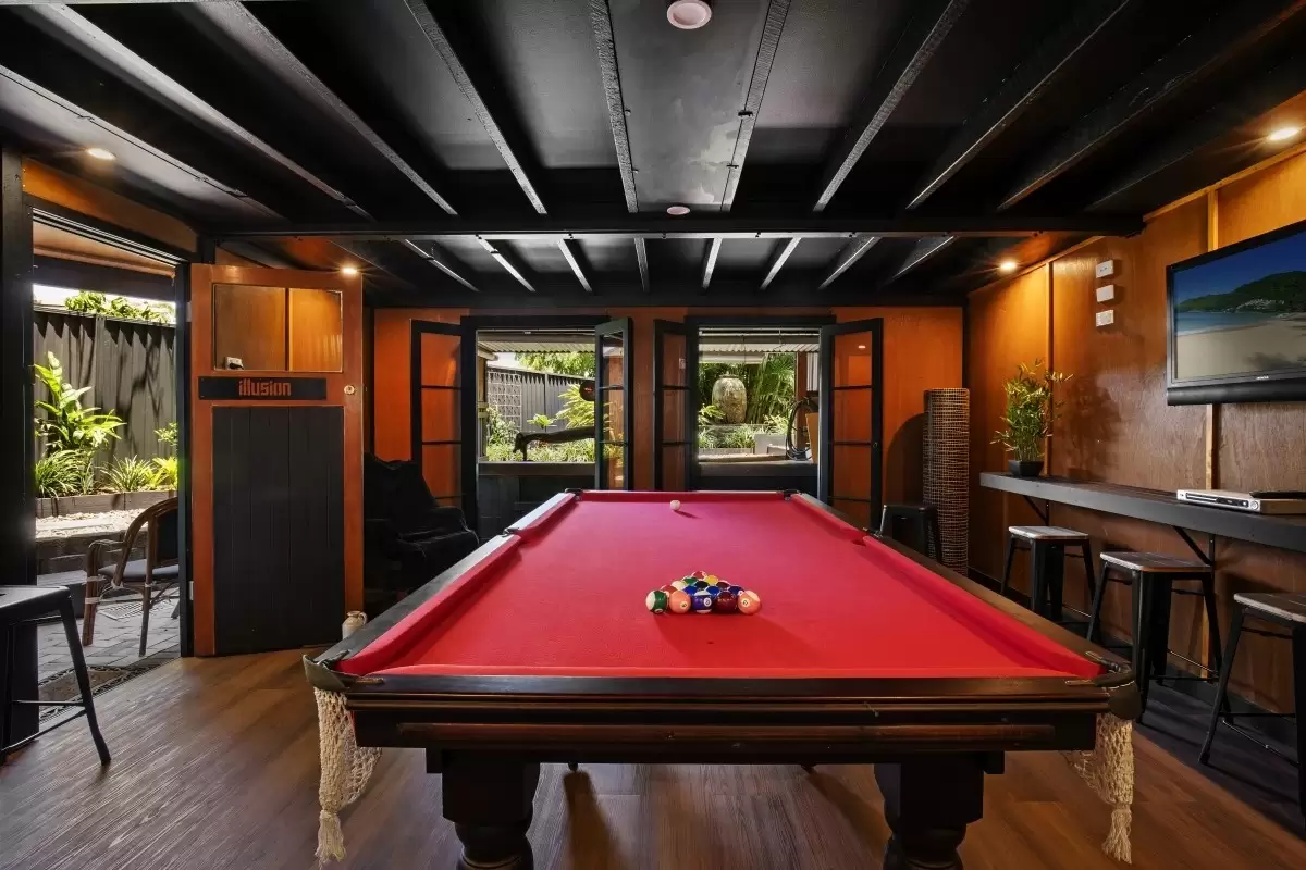 16 Alma Street, Southport Sold by Queensland Sotheby's International Realty - image 1