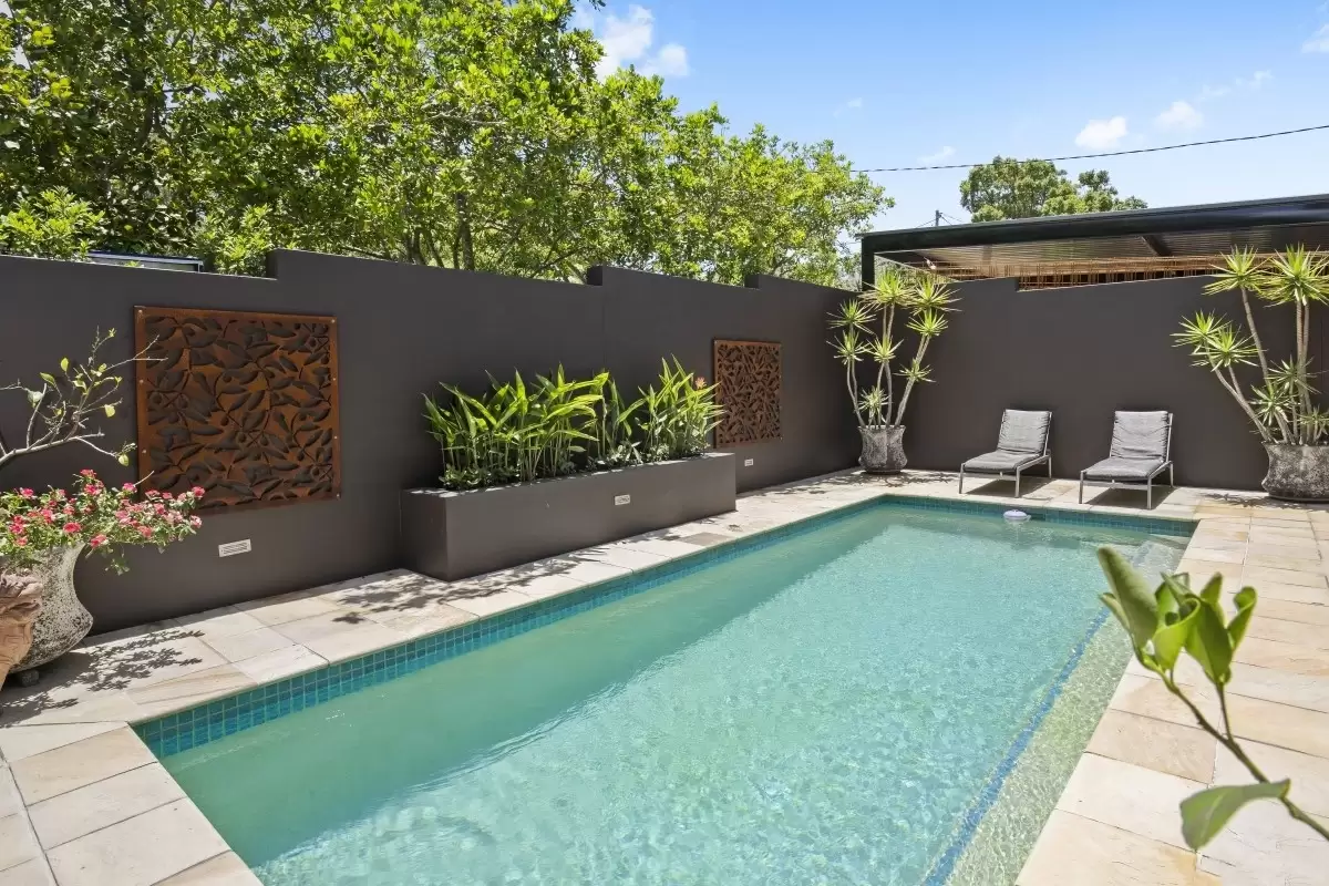 16 Alma Street, Southport Sold by Queensland Sotheby's International Realty - image 1