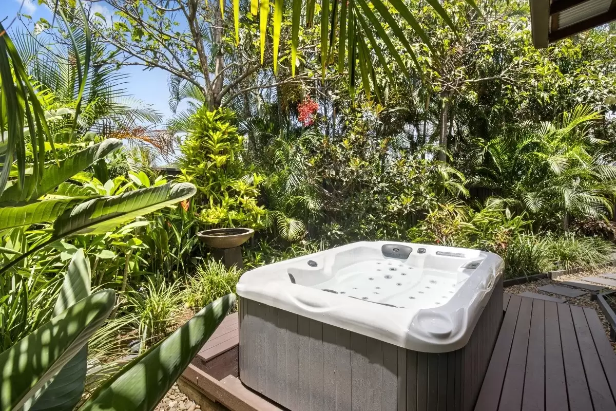 16 Alma Street, Southport Sold by Queensland Sotheby's International Realty - image 1