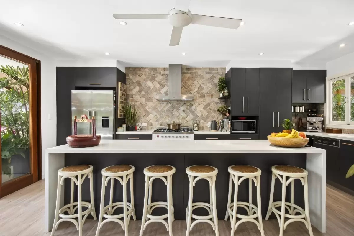 16 Alma Street, Southport Sold by Queensland Sotheby's International Realty - image 1
