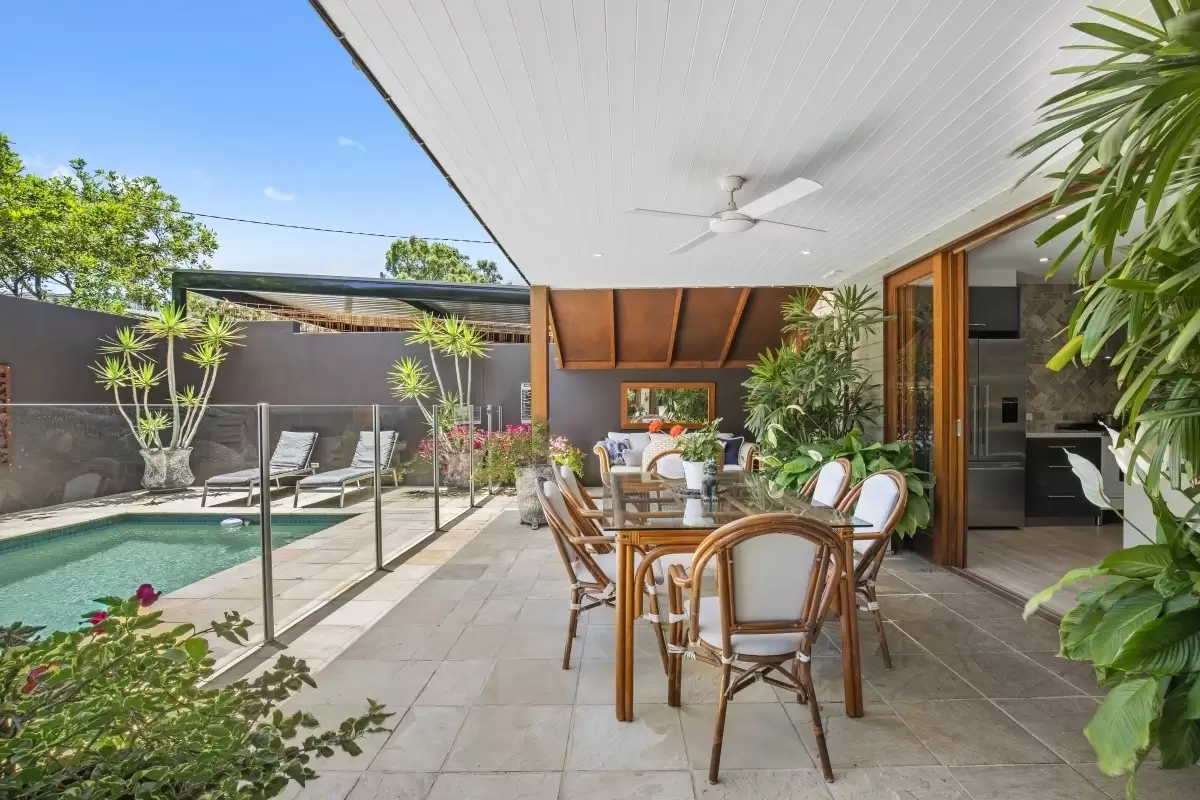 16 Alma Street, Southport Sold by Queensland Sotheby's International Realty - image 1