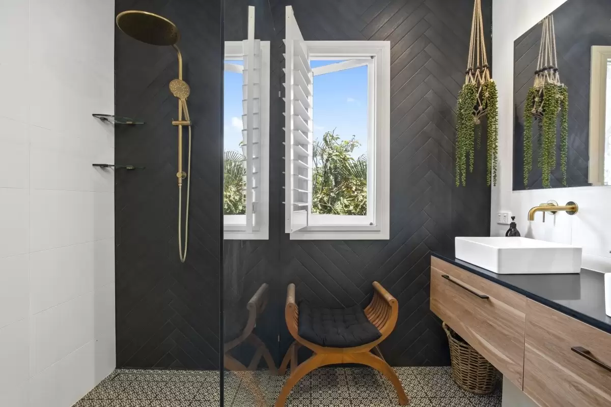 16 Alma Street, Southport Sold by Queensland Sotheby's International Realty - image 1