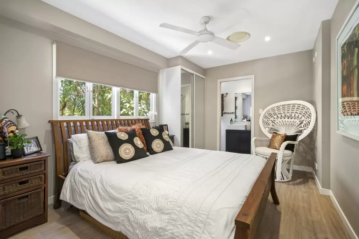 16 Alma Street, Southport Sold by Queensland Sotheby's International Realty - image 1