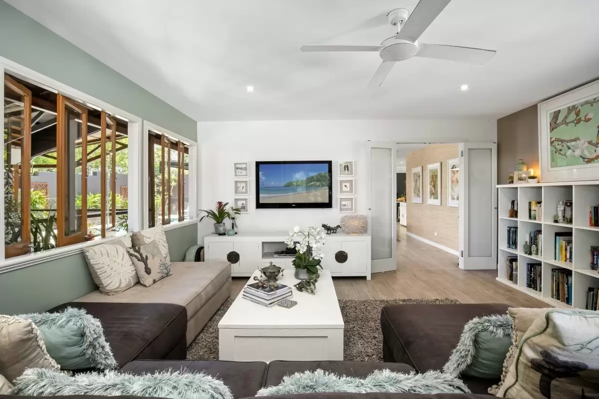 16 Alma Street, Southport Sold by Queensland Sotheby's International Realty - image 1