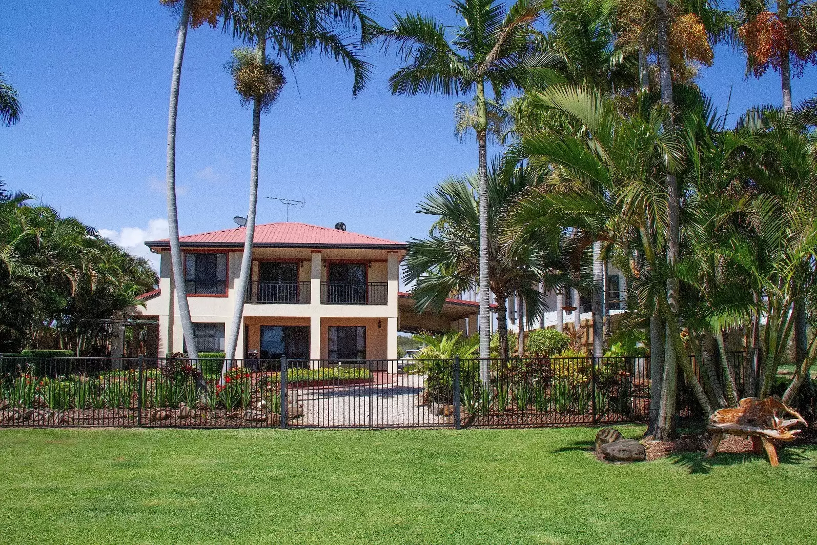 10 Baxter Avenue, Brisk Bay Sold by Queensland Sotheby's International Realty - image 1
