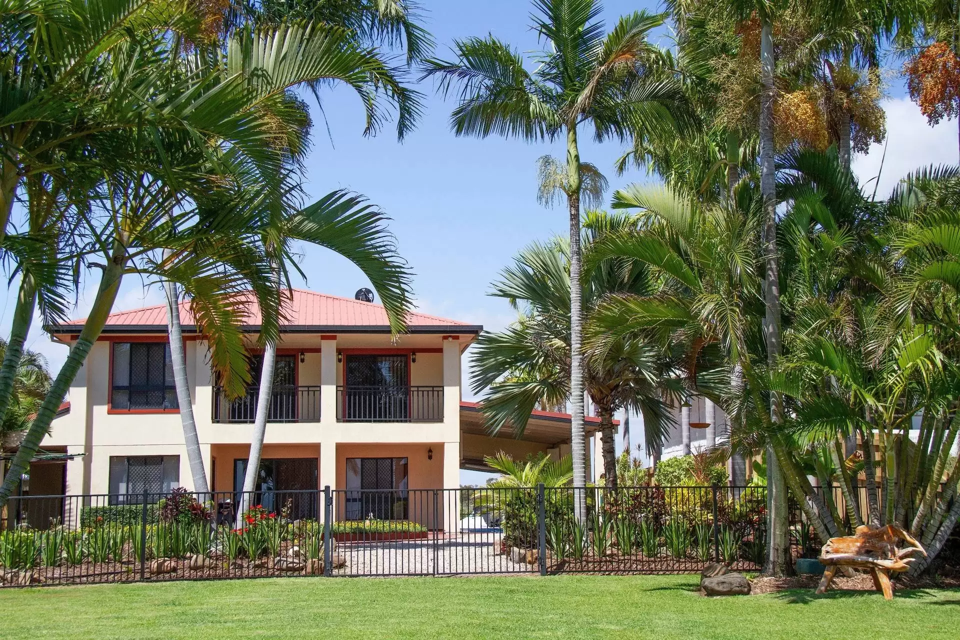 10 Baxter Avenue, Brisk Bay Sold by Queensland Sotheby's International Realty - image 1