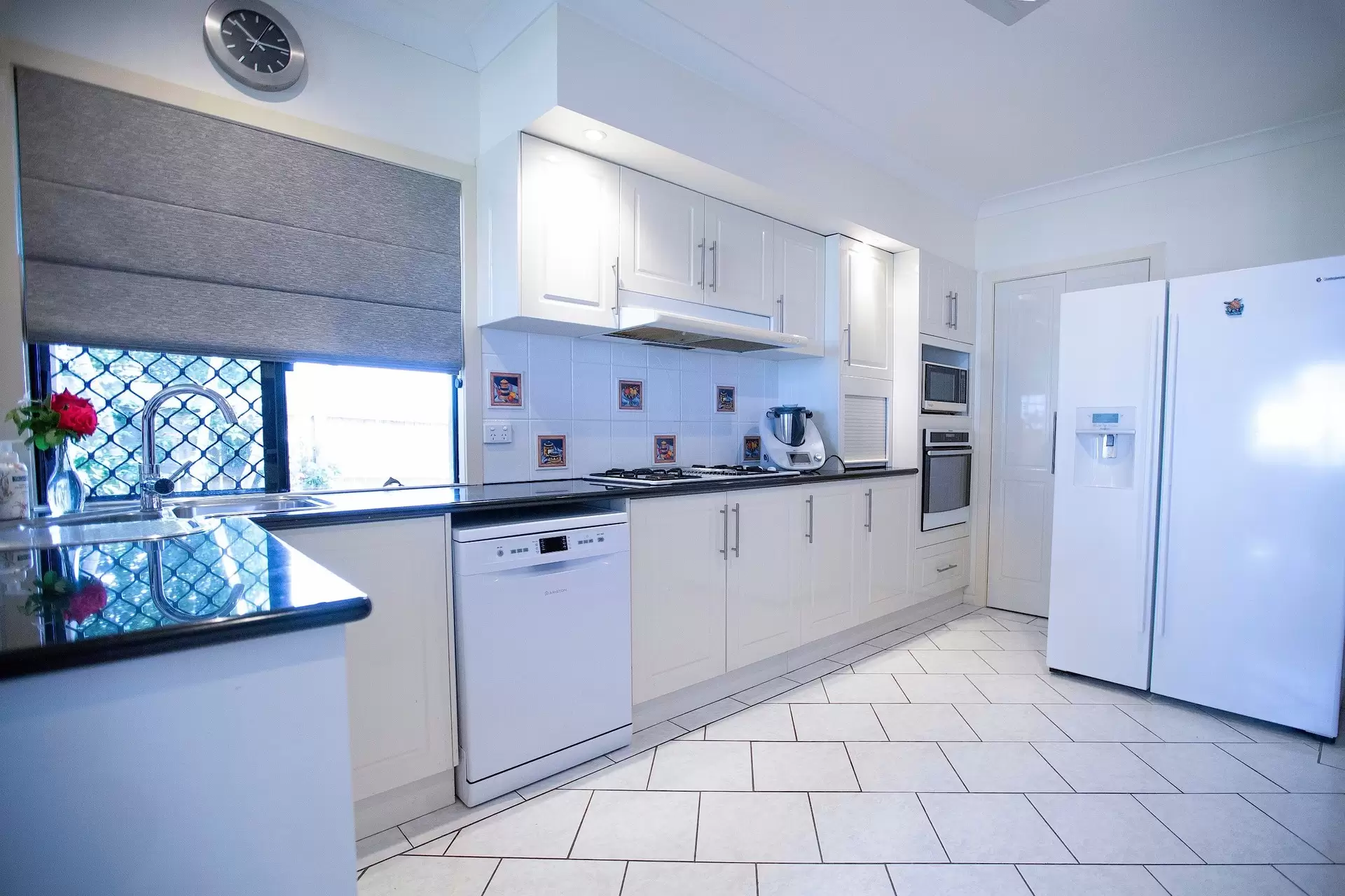 10 Baxter Avenue, Brisk Bay Sold by Queensland Sotheby's International Realty - image 1