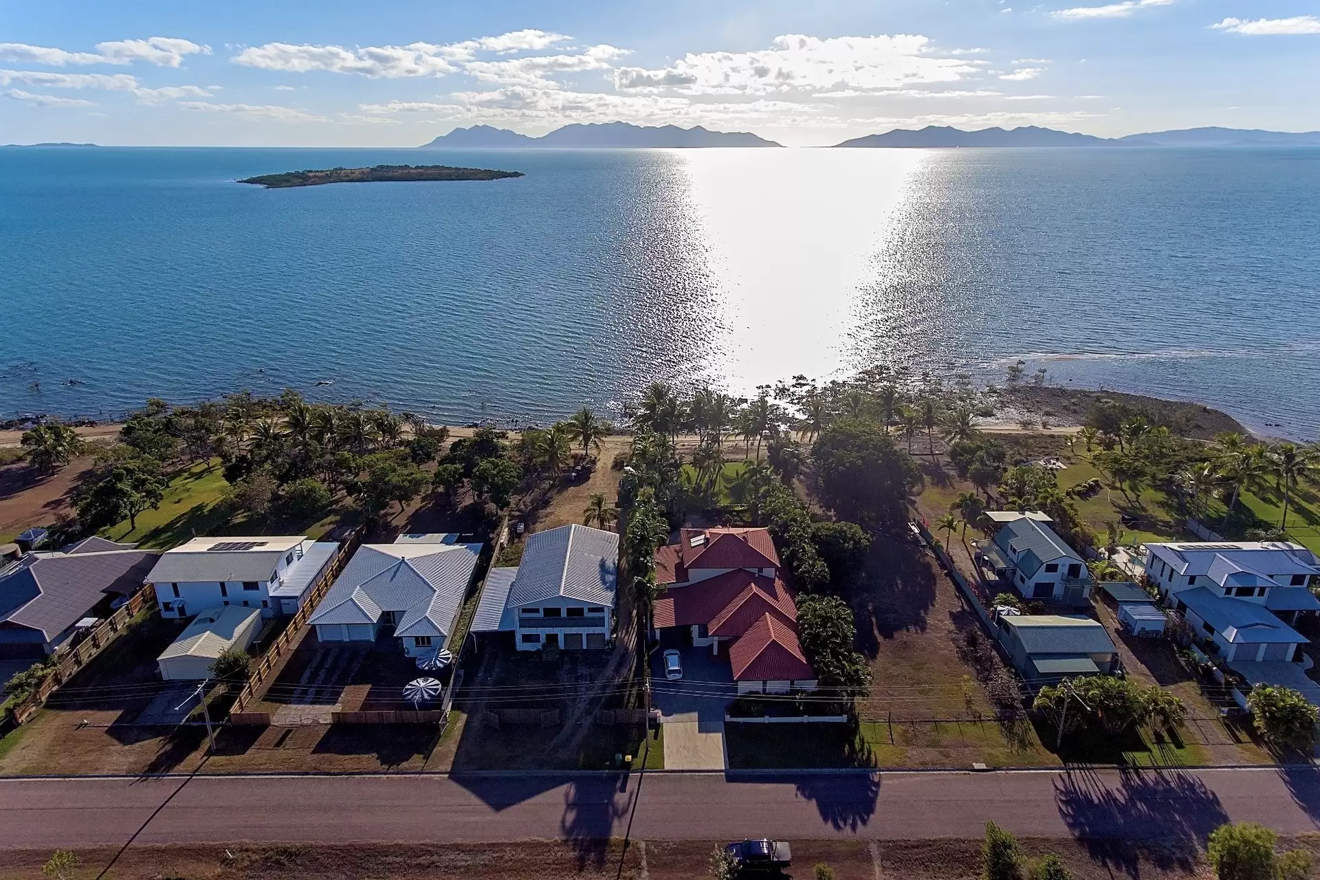 10 Baxter Avenue, Brisk Bay Sold by Queensland Sotheby's International Realty - image 1