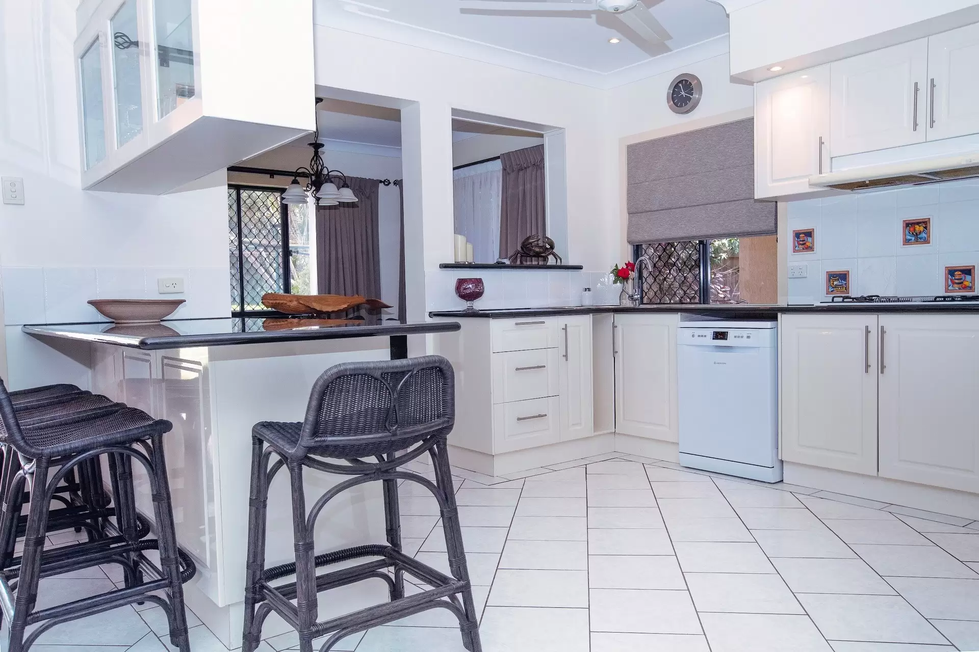 10 Baxter Avenue, Brisk Bay Sold by Queensland Sotheby's International Realty - image 1