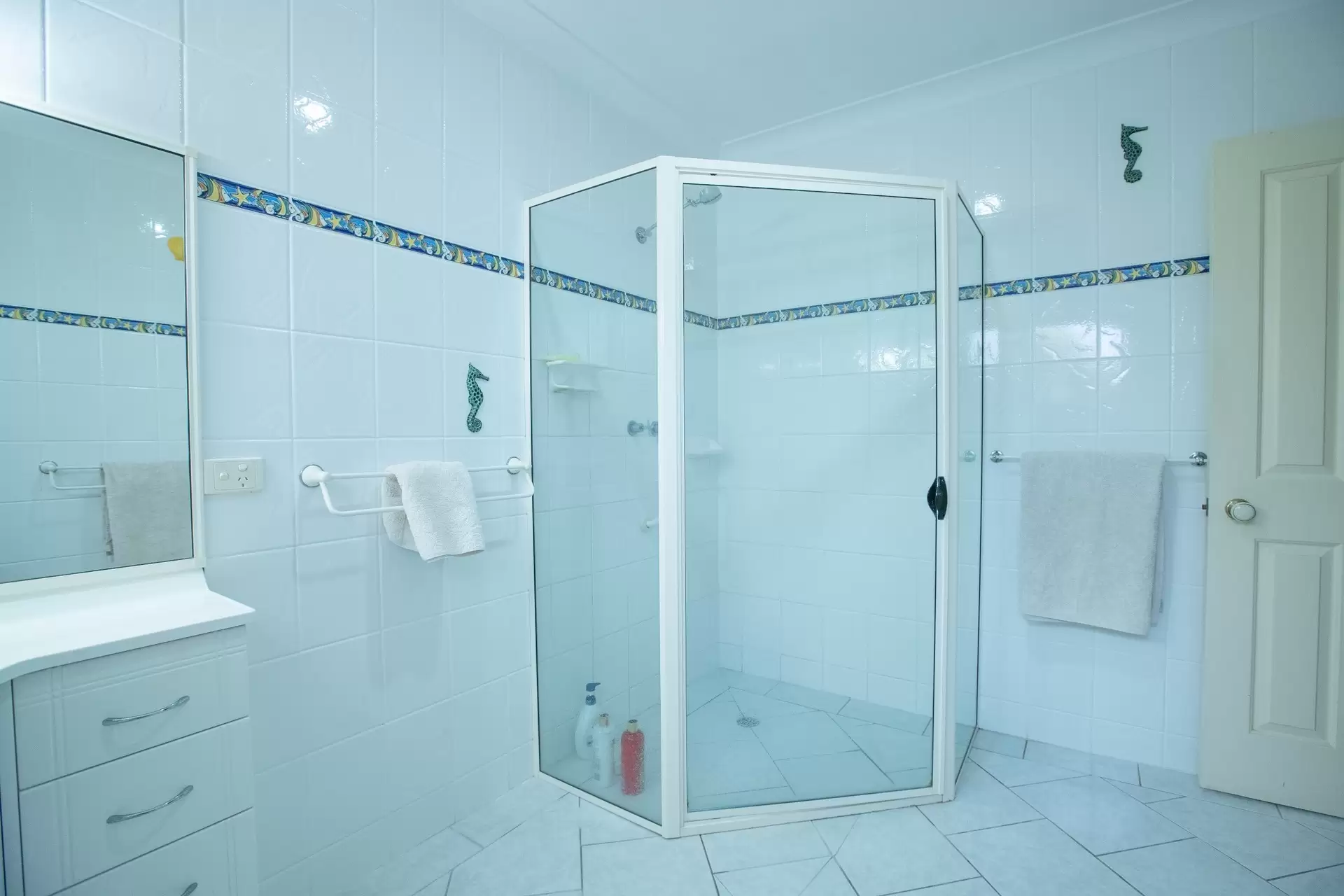 10 Baxter Avenue, Brisk Bay Sold by Queensland Sotheby's International Realty - image 1