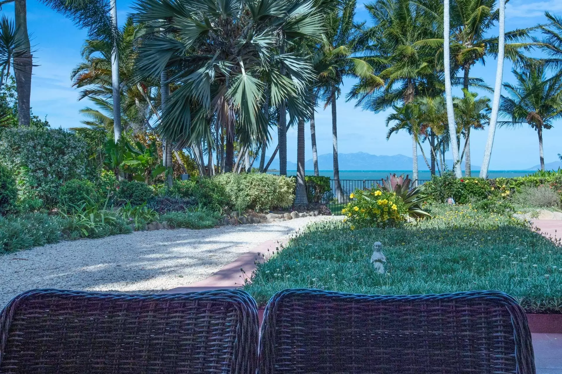 10 Baxter Avenue, Brisk Bay Sold by Queensland Sotheby's International Realty - image 1