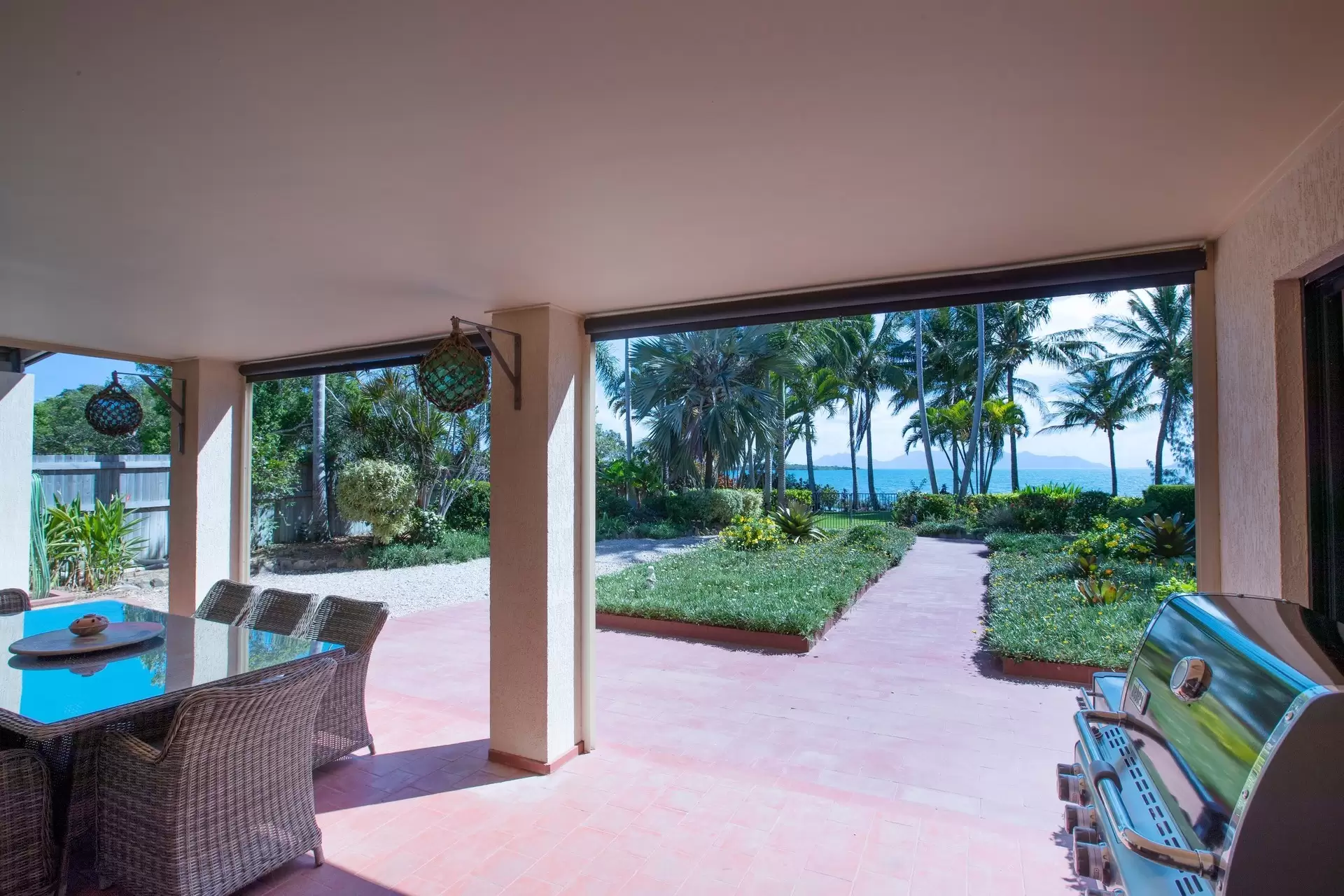 10 Baxter Avenue, Brisk Bay Sold by Queensland Sotheby's International Realty - image 1