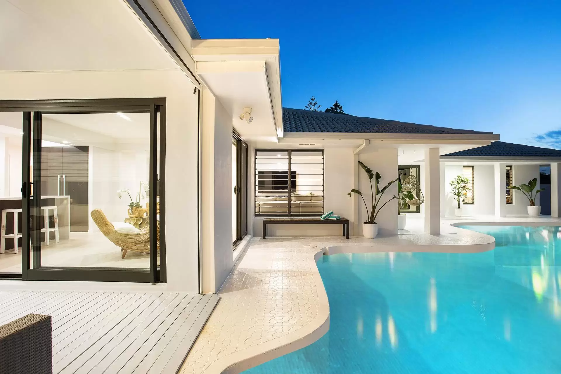 66 Rapallo Avenue, Isle Of Capri Sold by Queensland Sotheby's International Realty - image 1