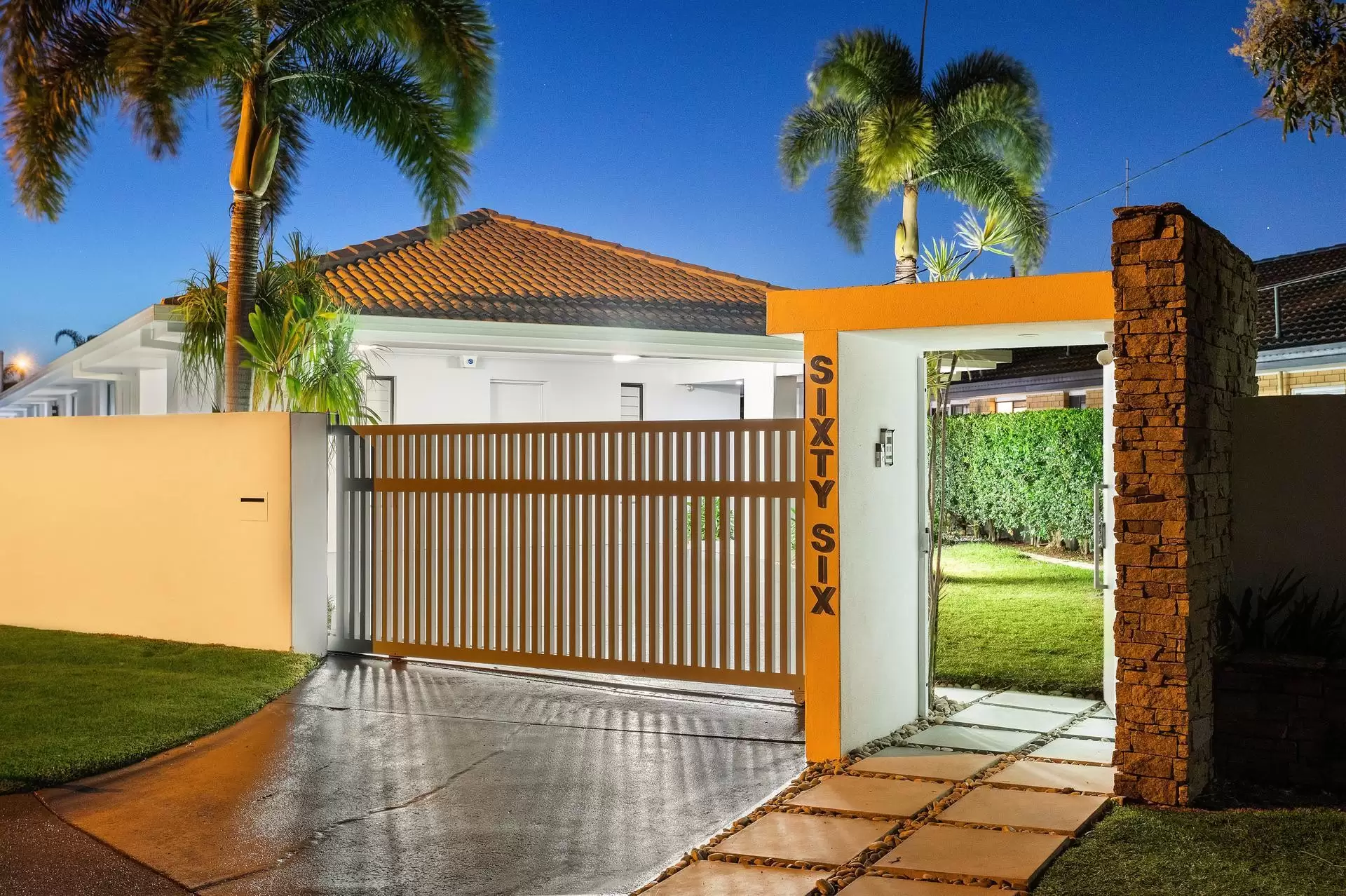 66 Rapallo Avenue, Isle Of Capri Sold by Queensland Sotheby's International Realty - image 1