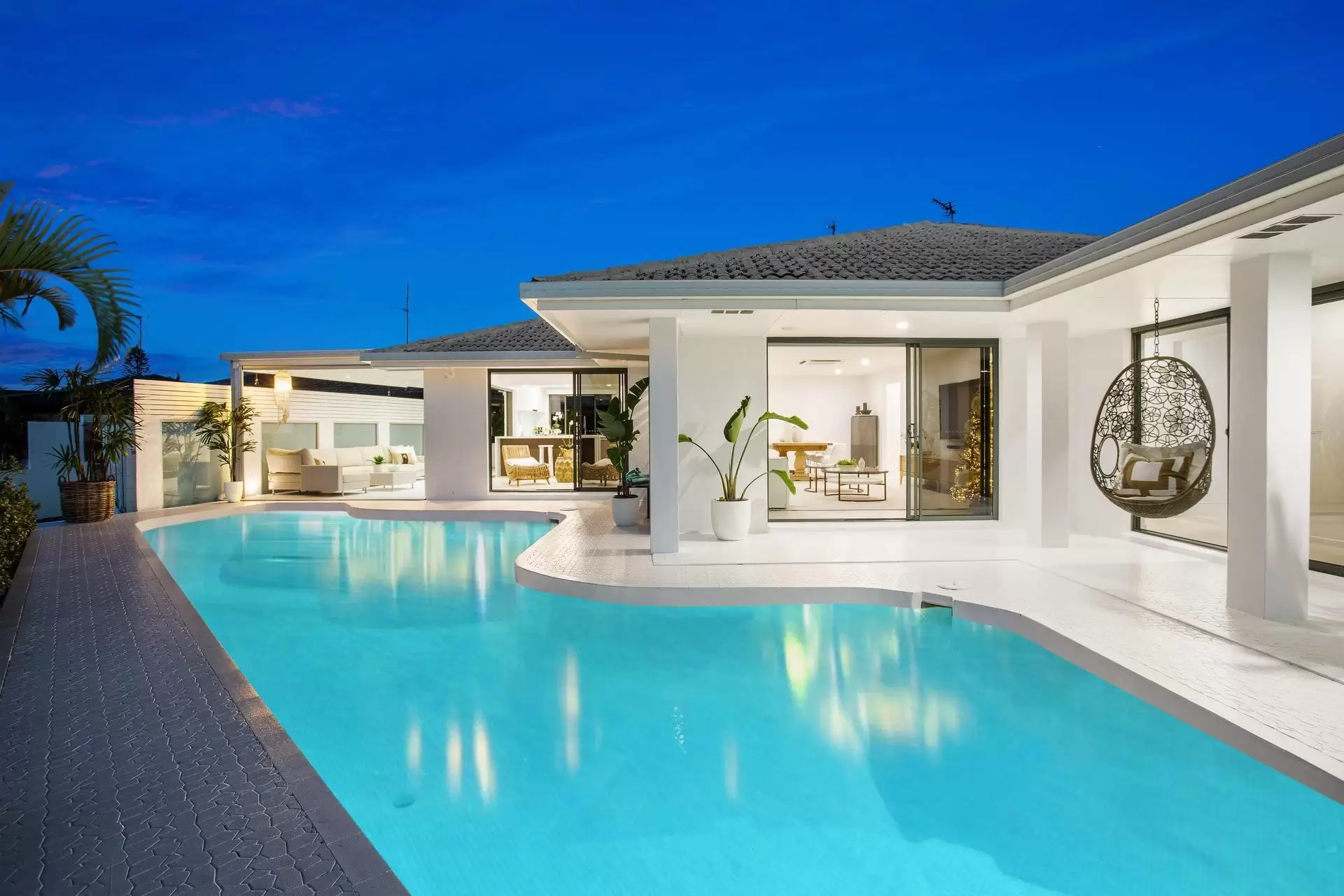 66 Rapallo Avenue, Isle Of Capri Sold by Queensland Sotheby's International Realty - image 1