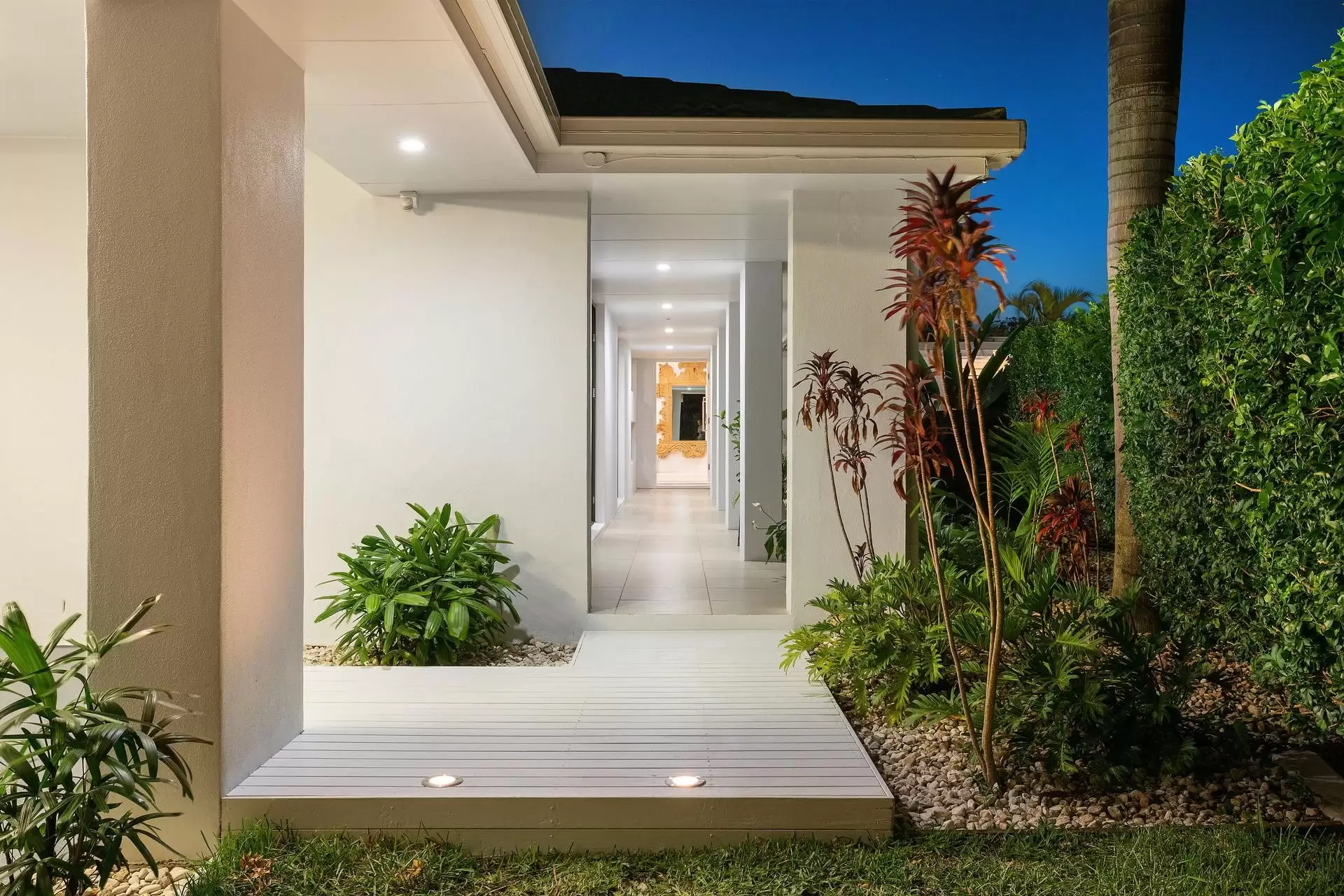 66 Rapallo Avenue, Isle Of Capri Sold by Queensland Sotheby's International Realty - image 1