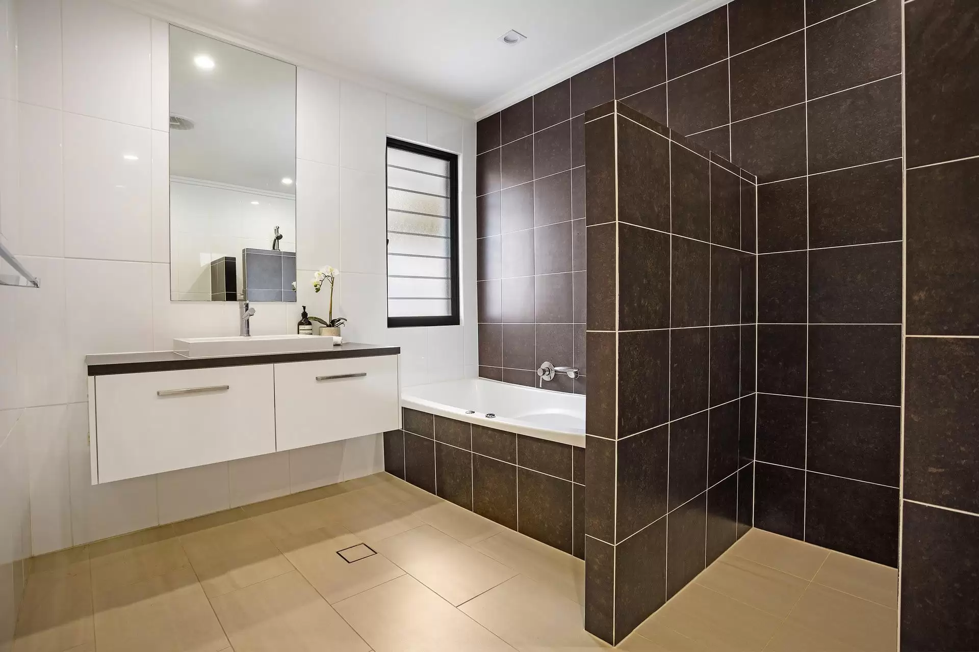 66 Rapallo Avenue, Isle Of Capri Sold by Queensland Sotheby's International Realty - image 1