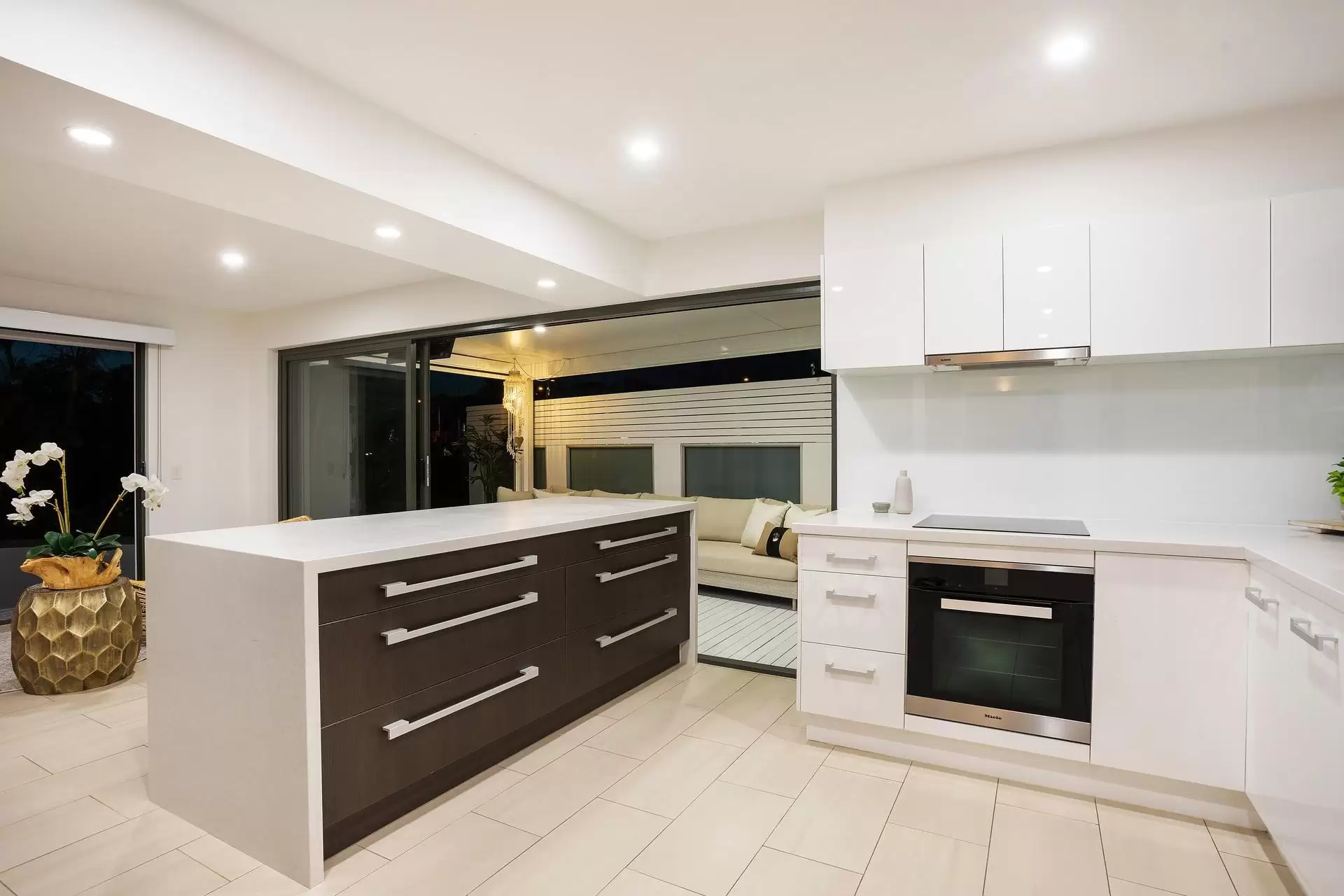 66 Rapallo Avenue, Isle Of Capri Sold by Queensland Sotheby's International Realty - image 1