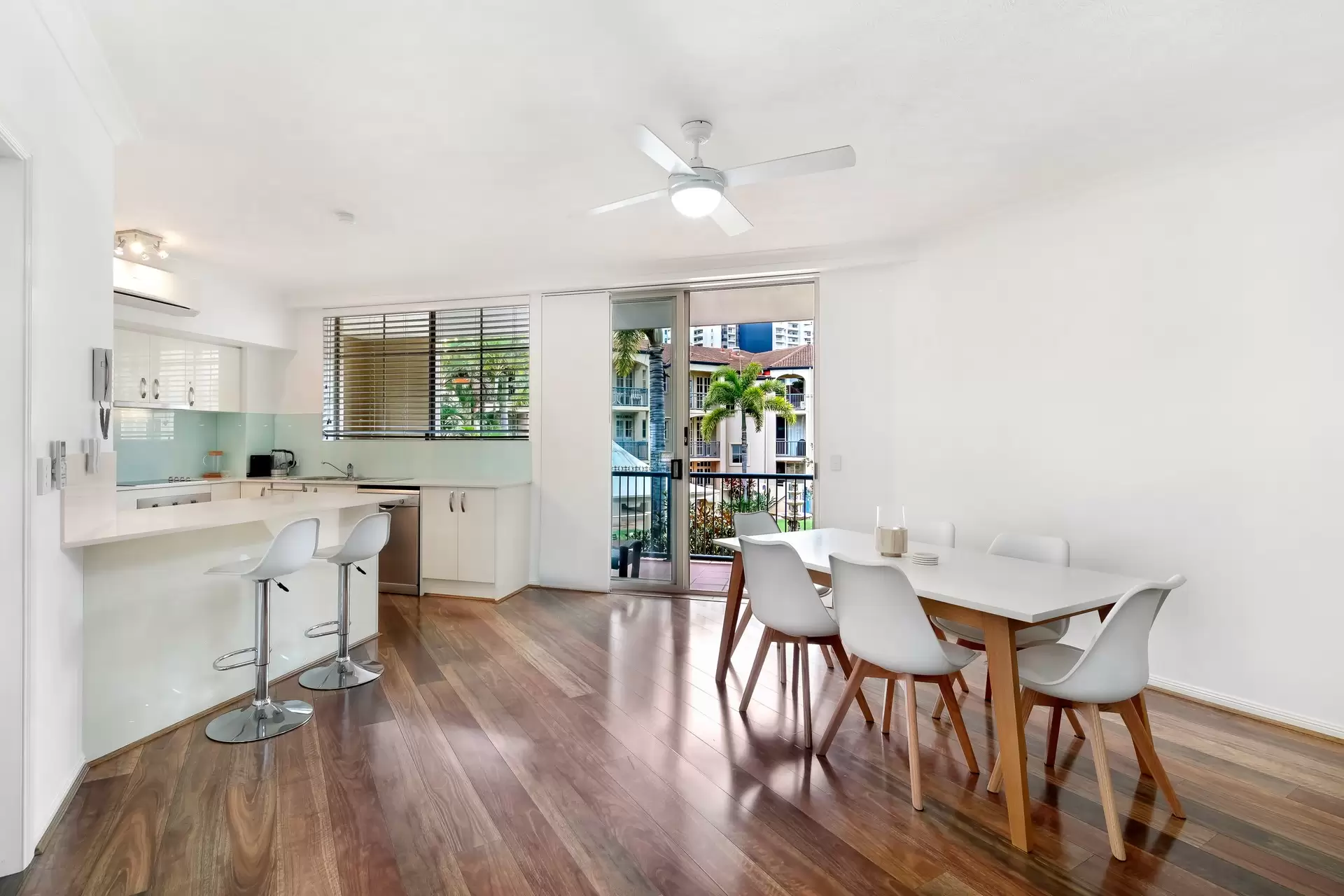 23/34 Woodroffe Avenue, Main Beach Sold by Queensland Sotheby's International Realty - image 1