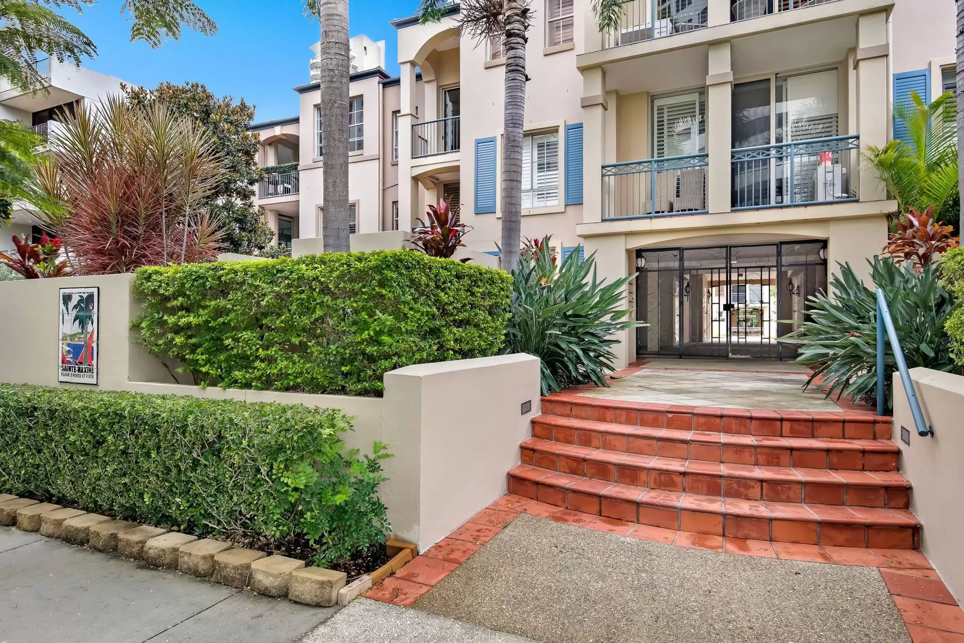 23/34 Woodroffe Avenue, Main Beach Sold by  - image 1