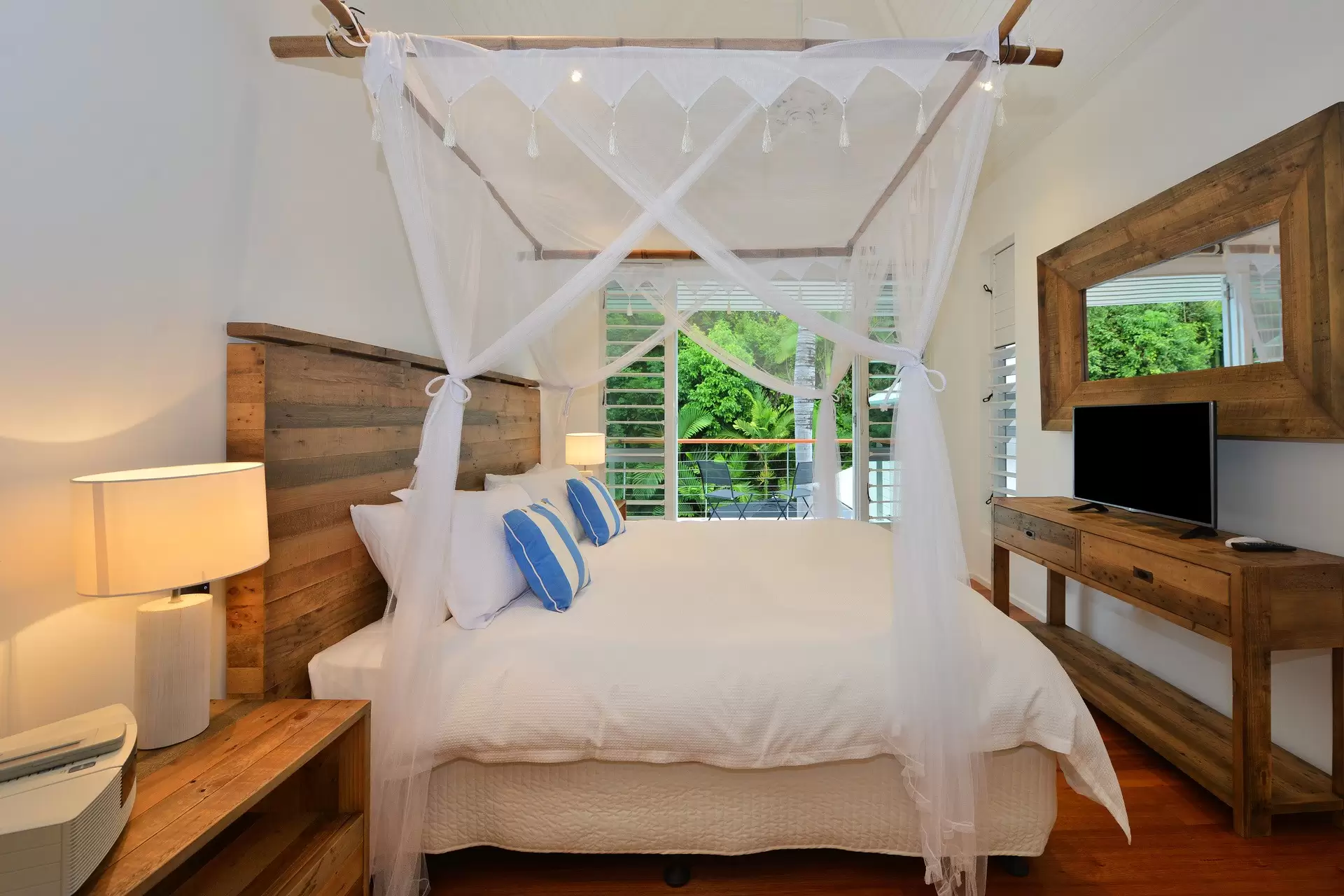 19 Beachfront Mirage Drive, Port Douglas Sold by Queensland Sotheby's International Realty - image 1