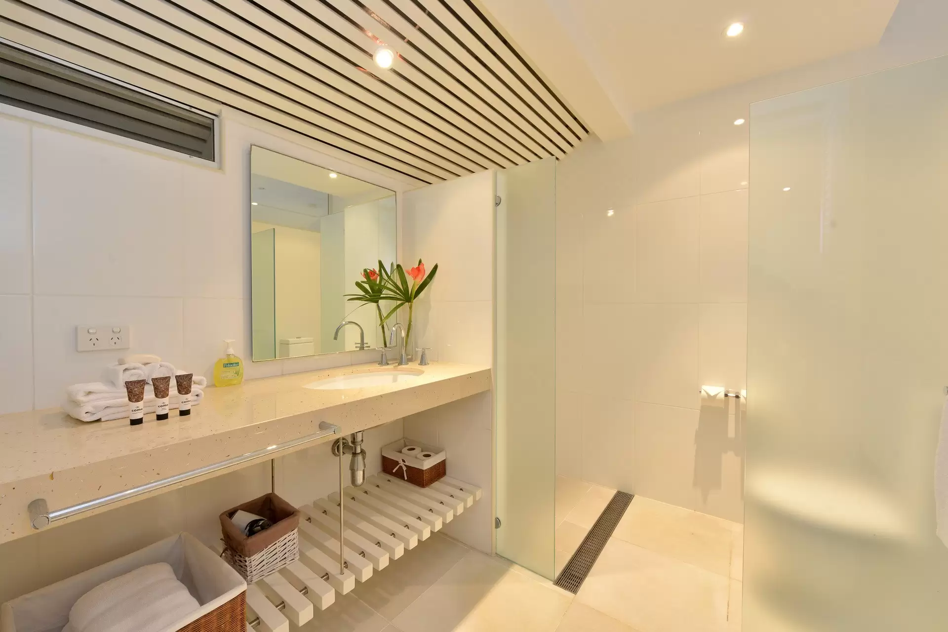 19 Beachfront Mirage Drive, Port Douglas Sold by Queensland Sotheby's International Realty - image 1
