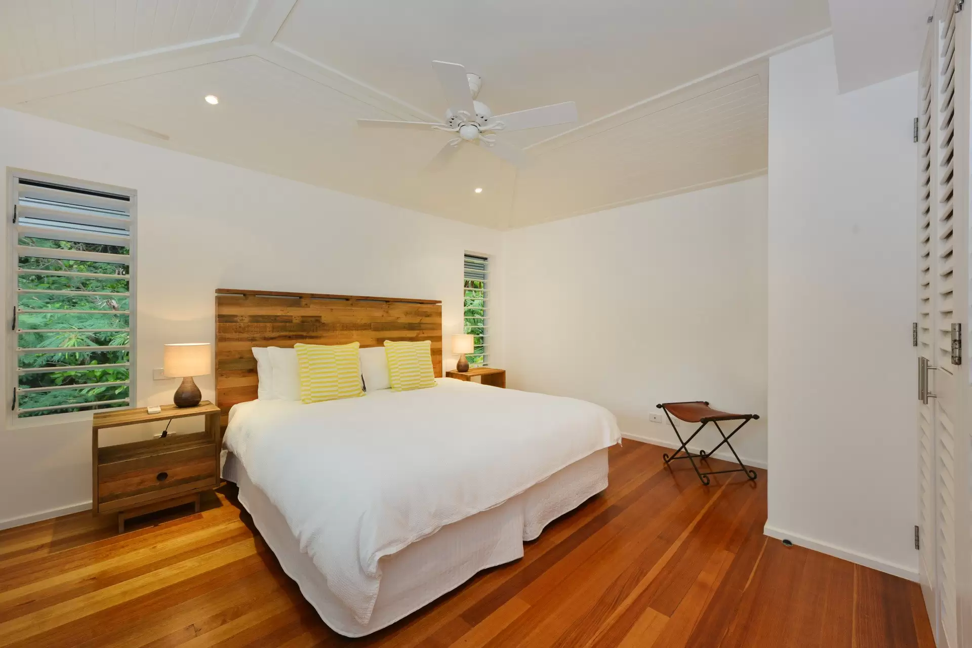 19 Beachfront Mirage Drive, Port Douglas Sold by Queensland Sotheby's International Realty - image 1
