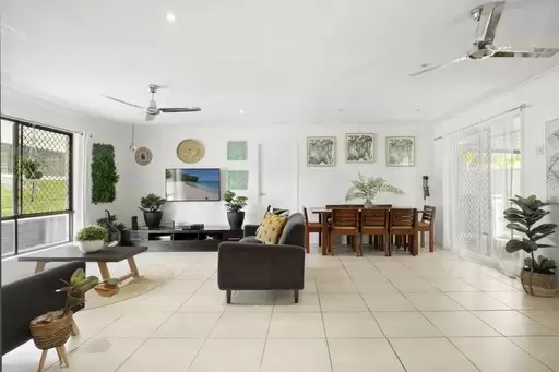 8 Dearne Place, Carrara Sold by Queensland Sotheby's International Realty