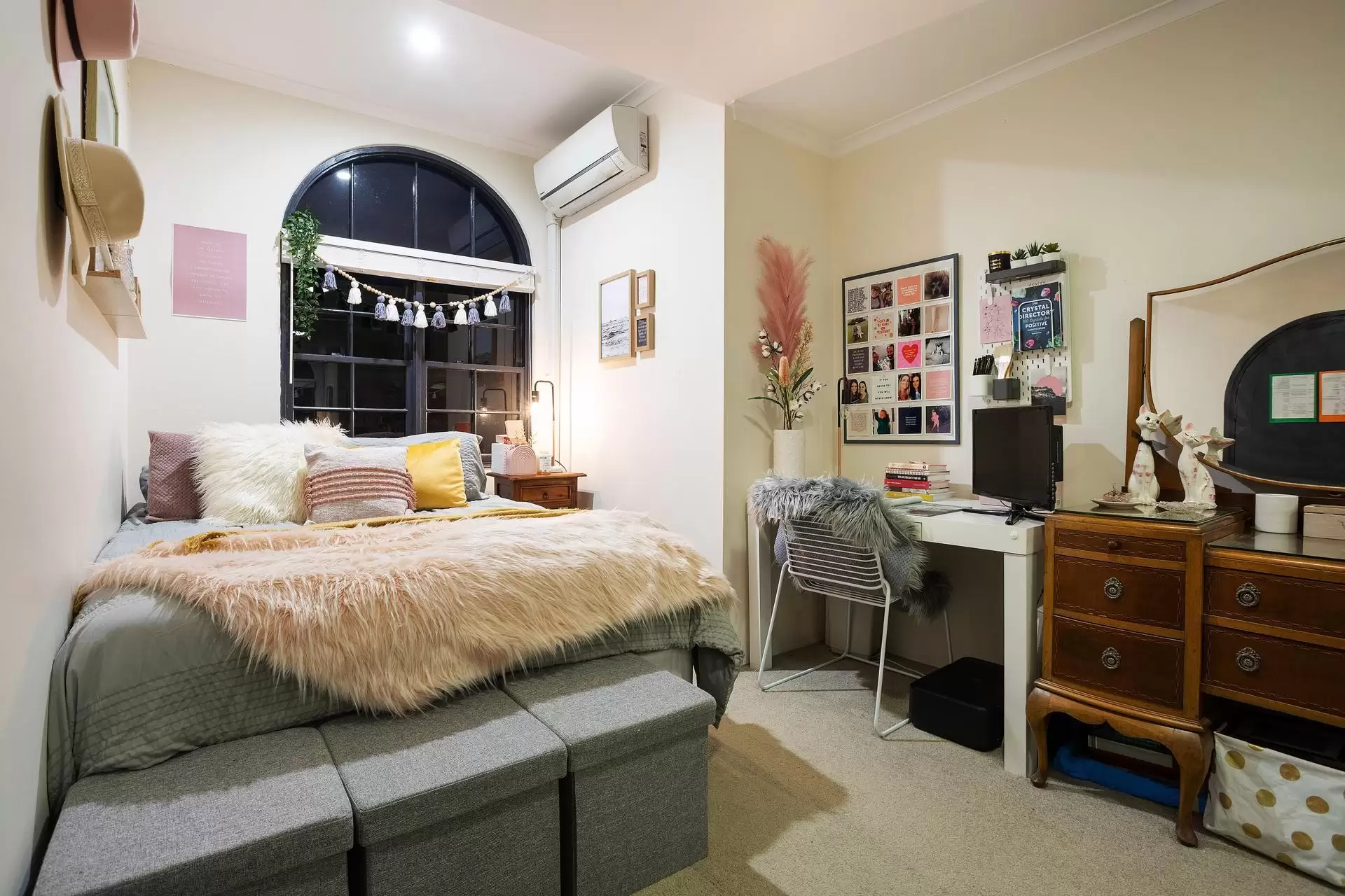 2 Bellview Crescent, Ashmore Sold by Queensland Sotheby's International Realty - image 1