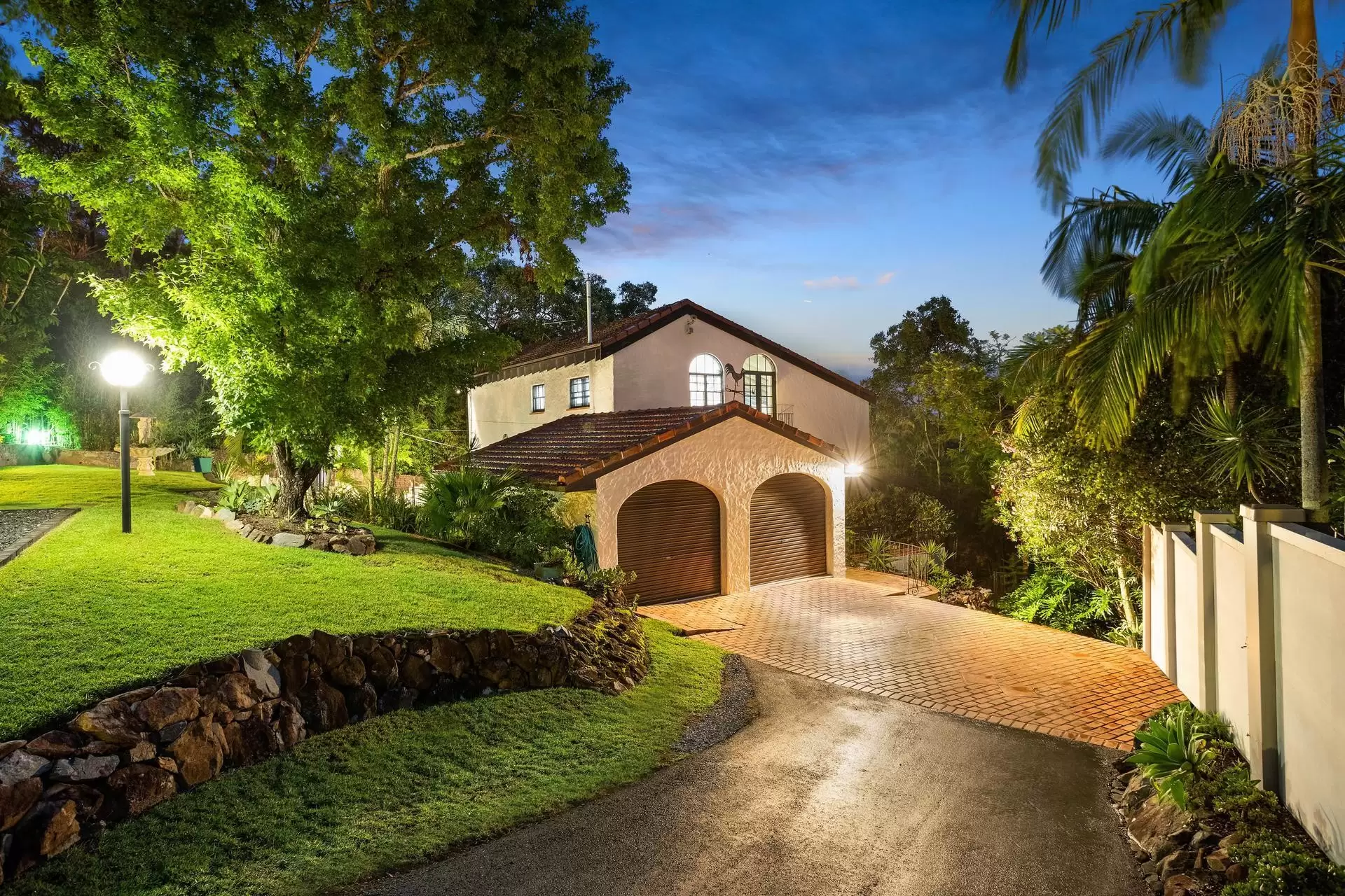 2 Bellview Crescent, Ashmore Sold by Queensland Sotheby's International Realty - image 1