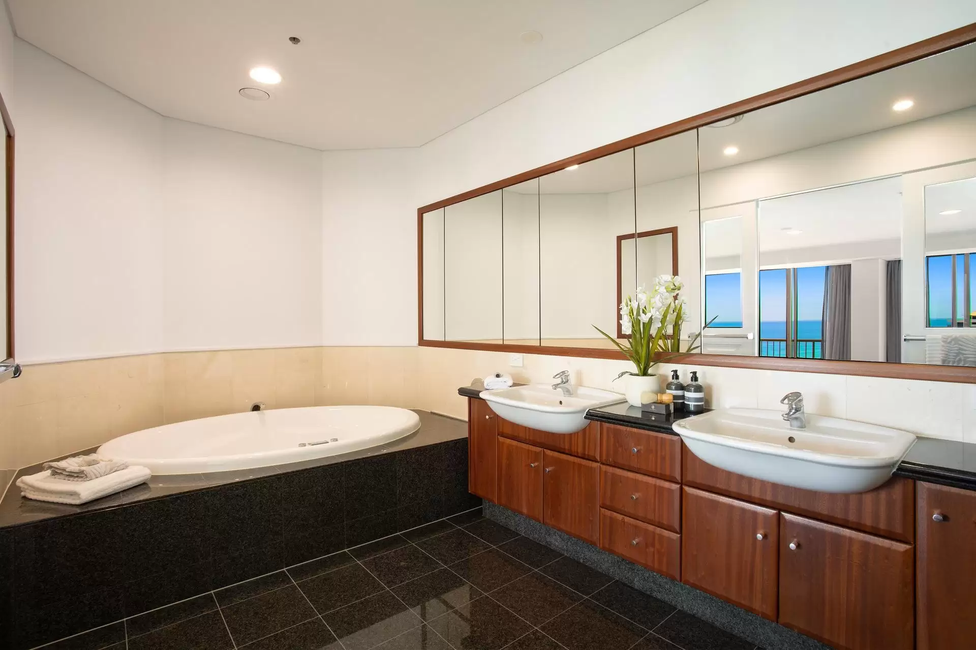 2801/1 Peak Avenue, Main Beach Sold by Queensland Sotheby's International Realty - image 1