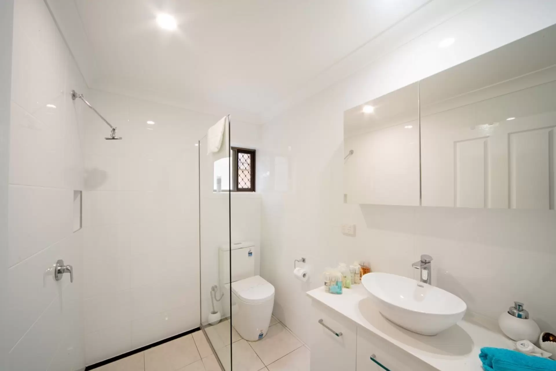 21 Airlie Crescent, Airlie Beach Sold by Queensland Sotheby's International Realty - image 1