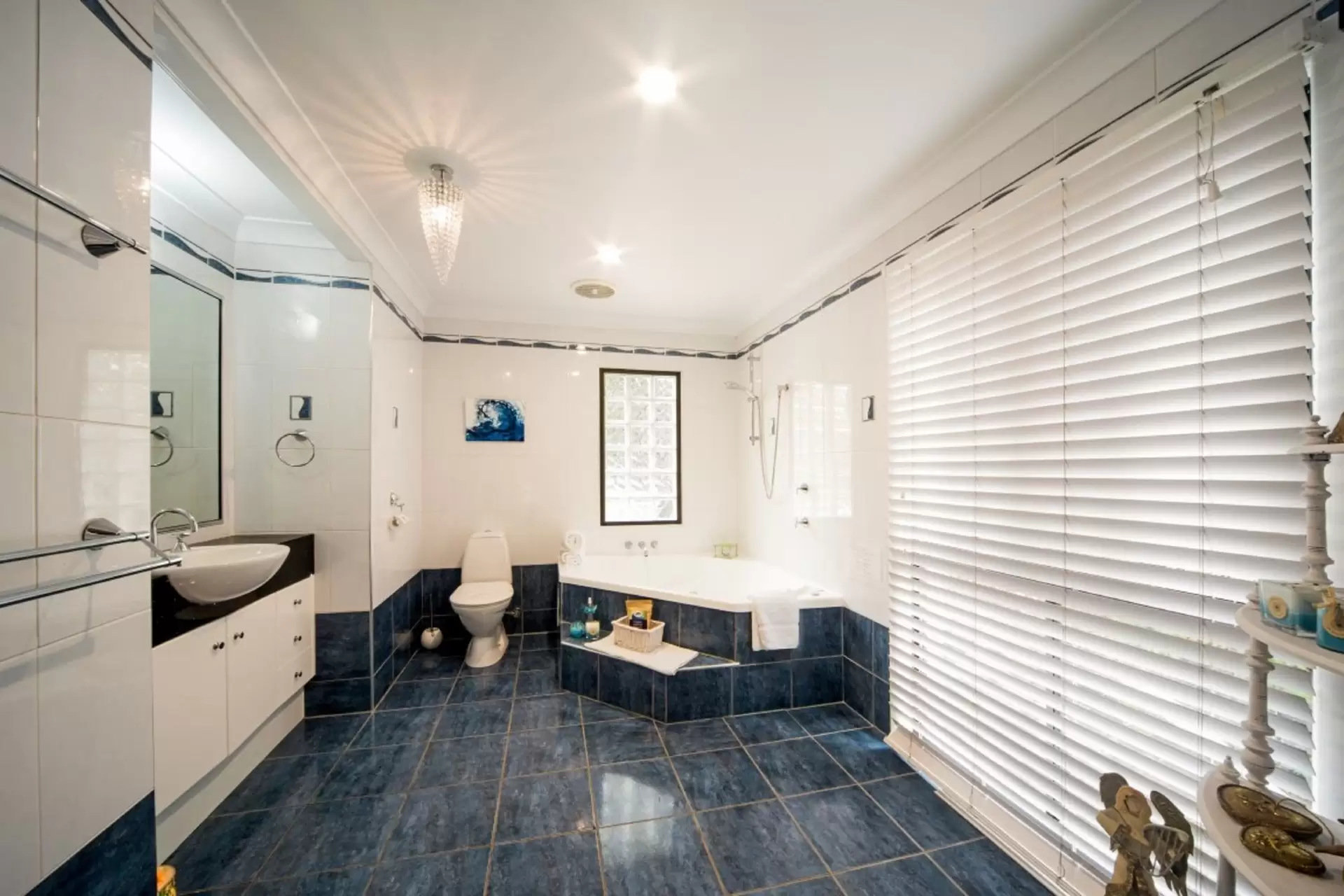21 Airlie Crescent, Airlie Beach Sold by Queensland Sotheby's International Realty - image 1