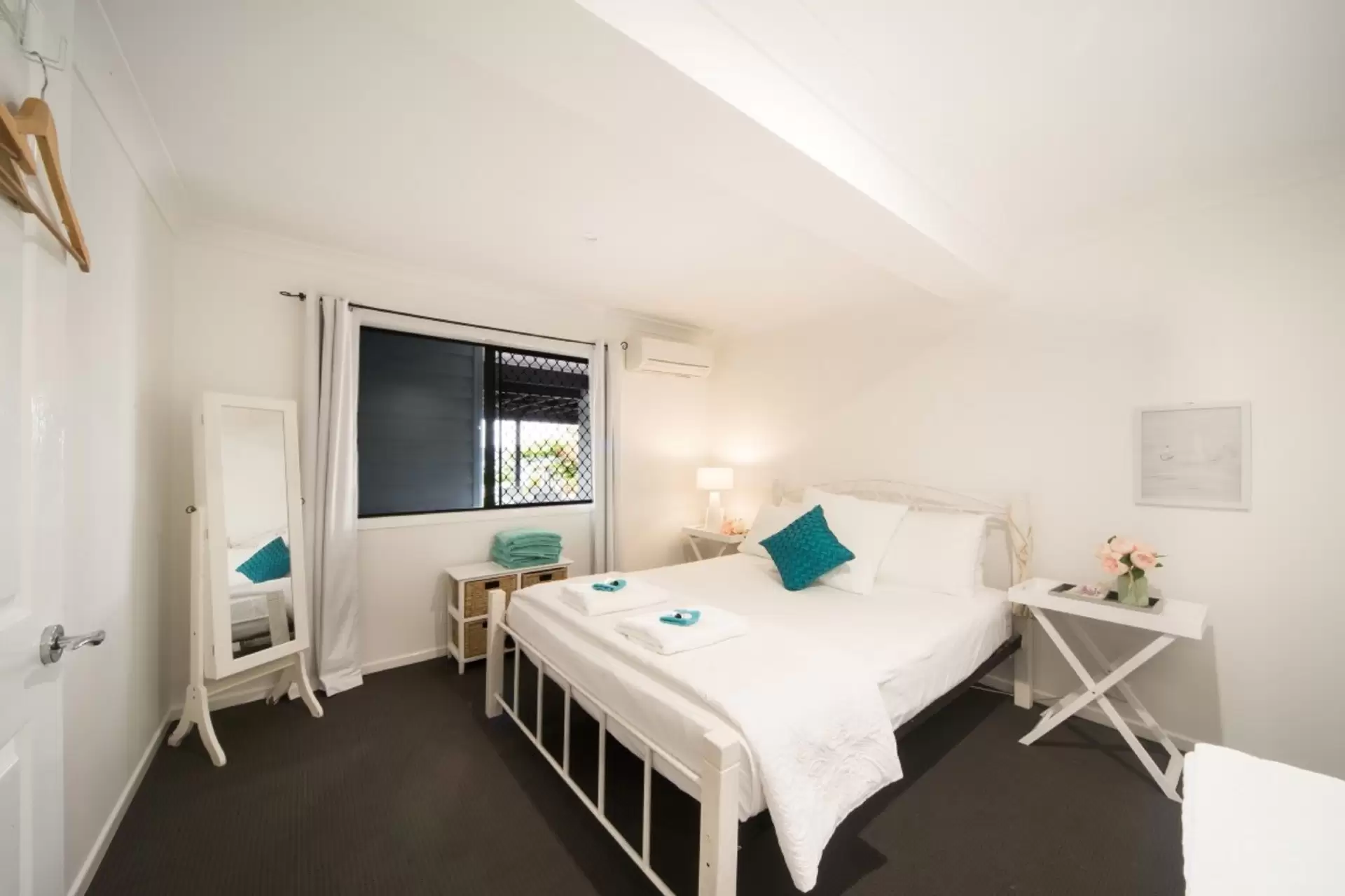 21 Airlie Crescent, Airlie Beach Sold by Queensland Sotheby's International Realty - image 1