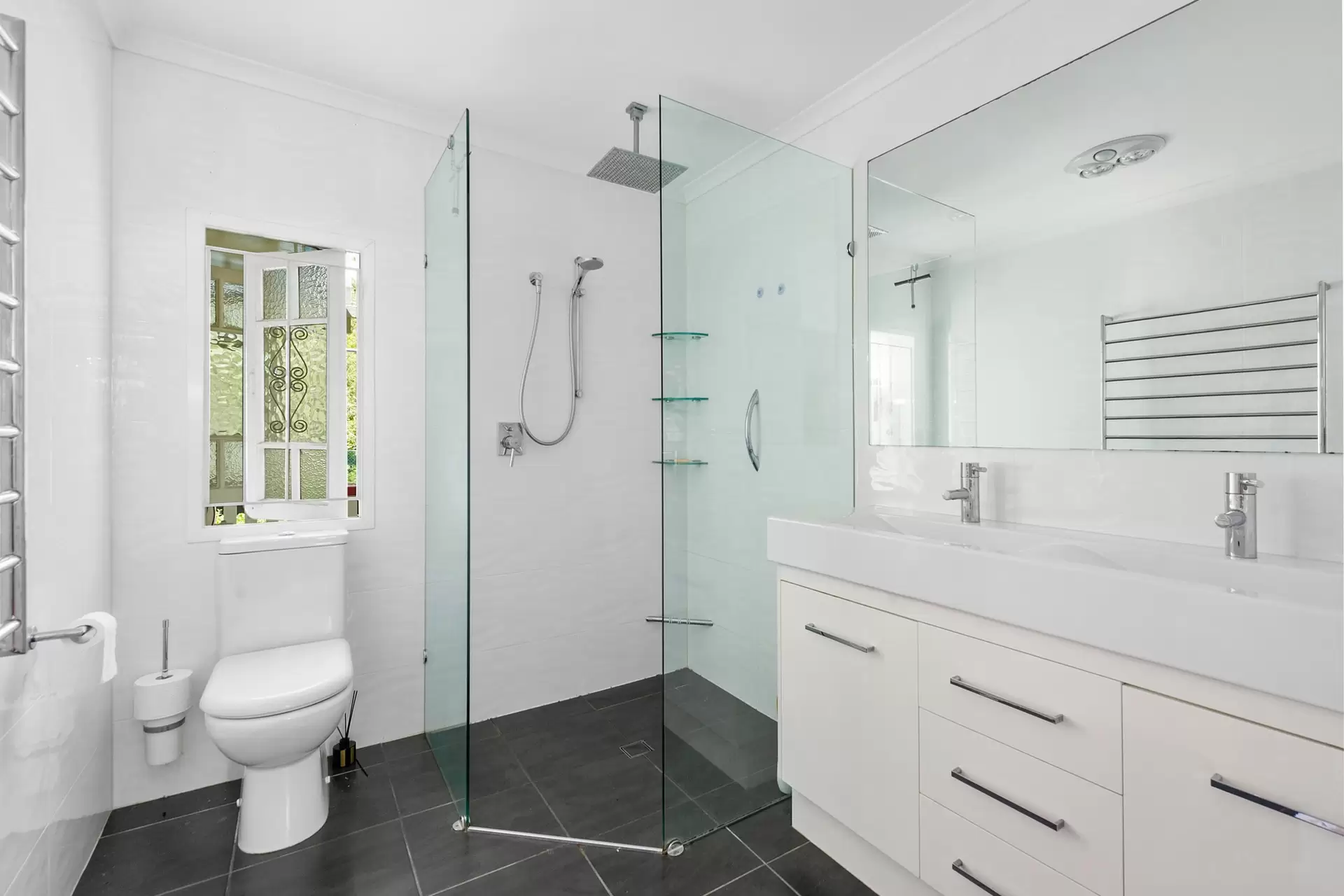 7 Henry Street, Clayfield Sold by Queensland Sotheby's International Realty - image 1