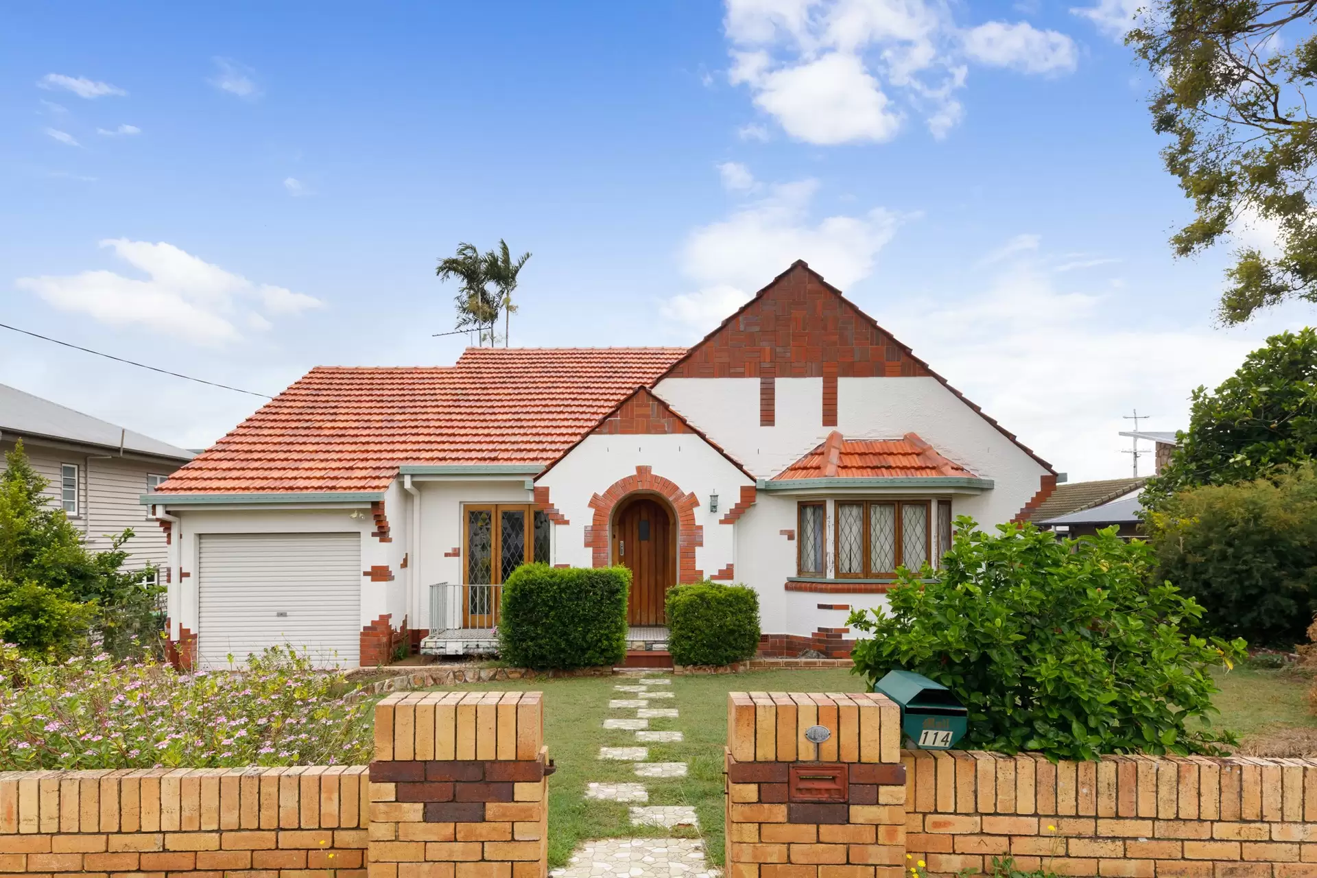114 Sexton Street, Tarragindi Sold by  - image 1