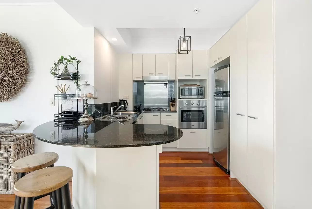 301/2685-2689 Gold Coast Highway, Broadbeach Sold by Queensland Sotheby's International Realty - image 1