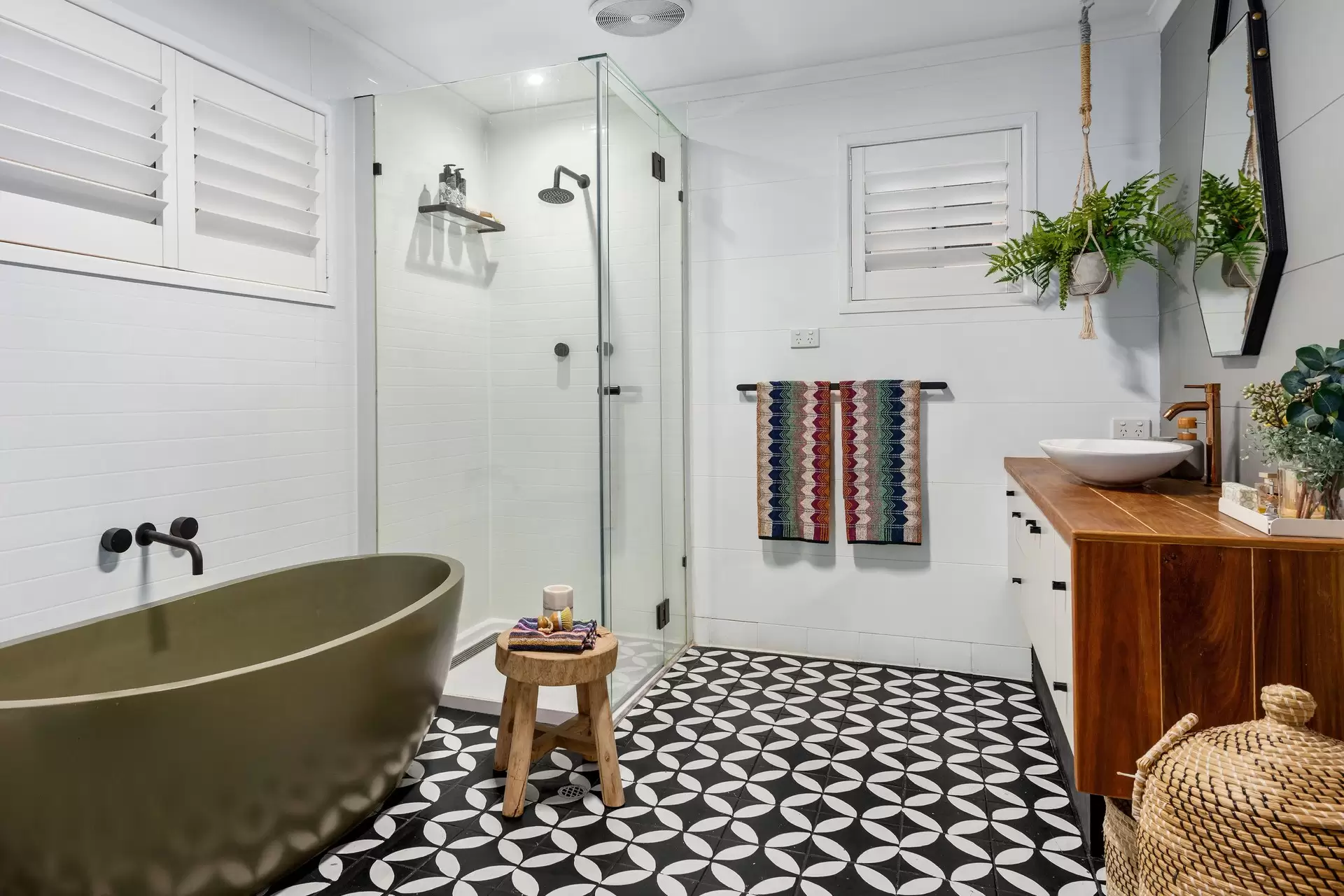 14 Arwin Terrace, Windsor Sold by Queensland Sotheby's International Realty - image 1
