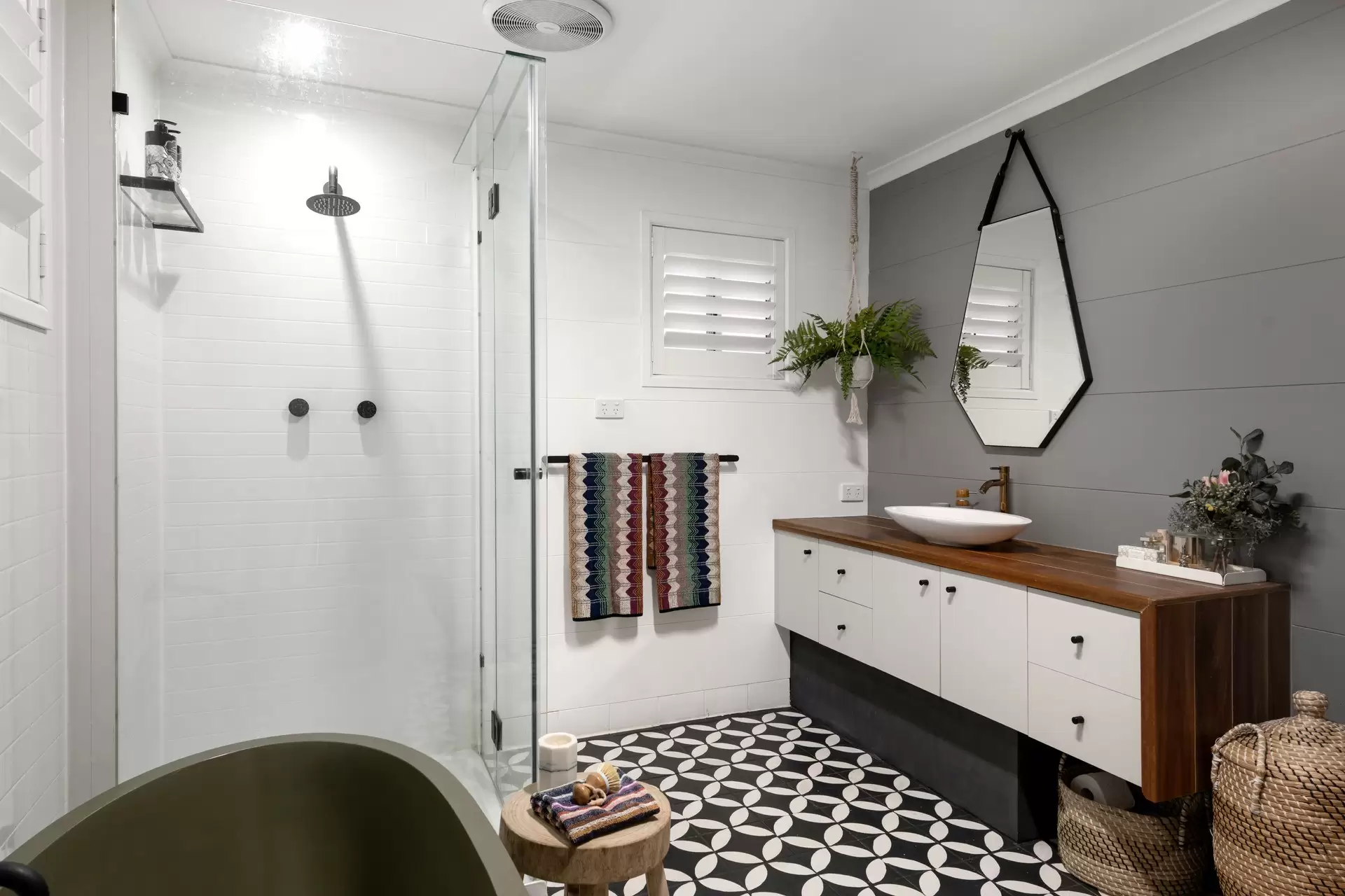 14 Arwin Terrace, Windsor Sold by Queensland Sotheby's International Realty - image 1