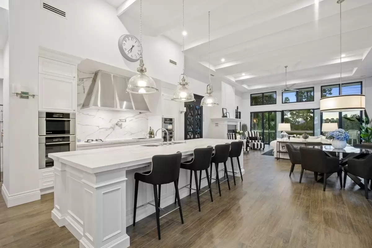25 Bellara Street, Ashmore Sold by Queensland Sotheby's International Realty - image 1