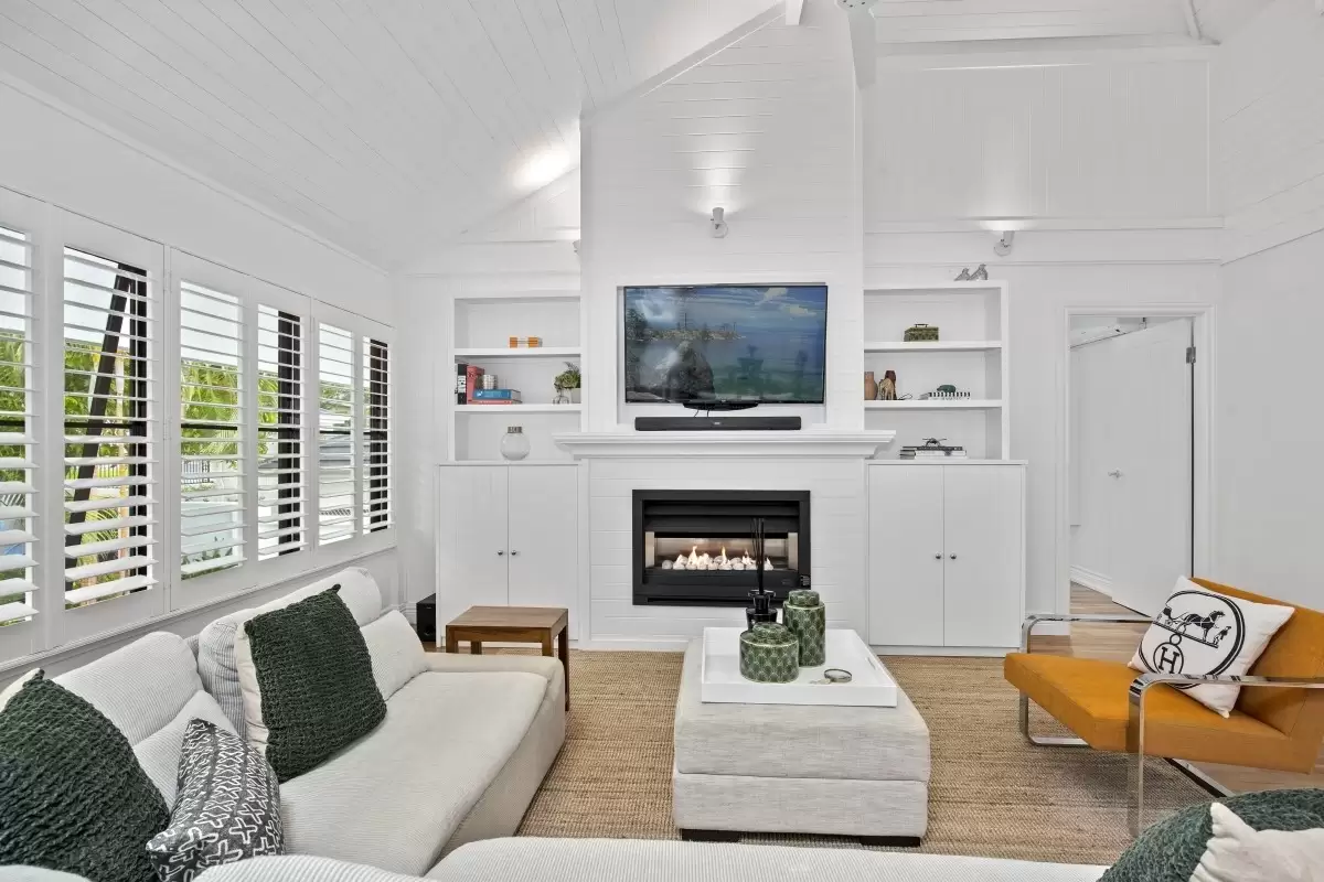 25 Bellara Street, Ashmore Sold by Queensland Sotheby's International Realty - image 1