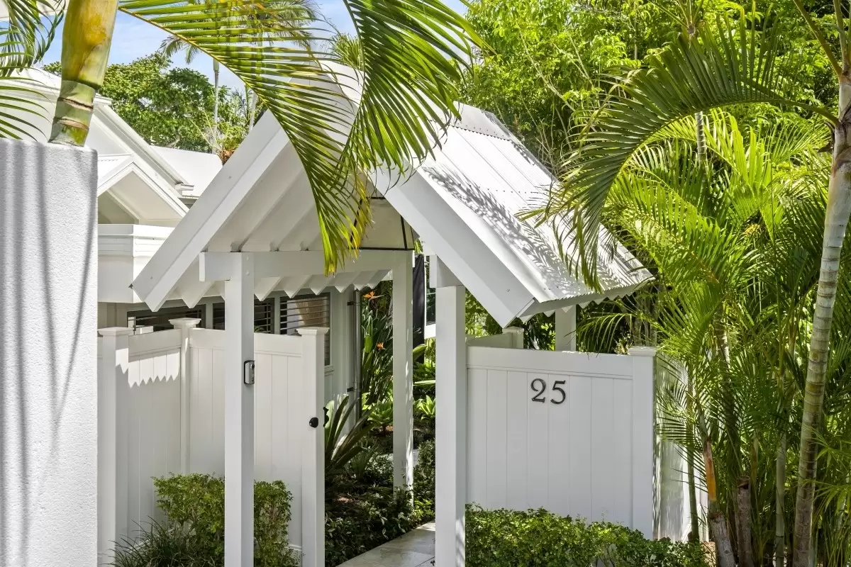 25 Bellara Street, Ashmore Sold by Queensland Sotheby's International Realty - image 1