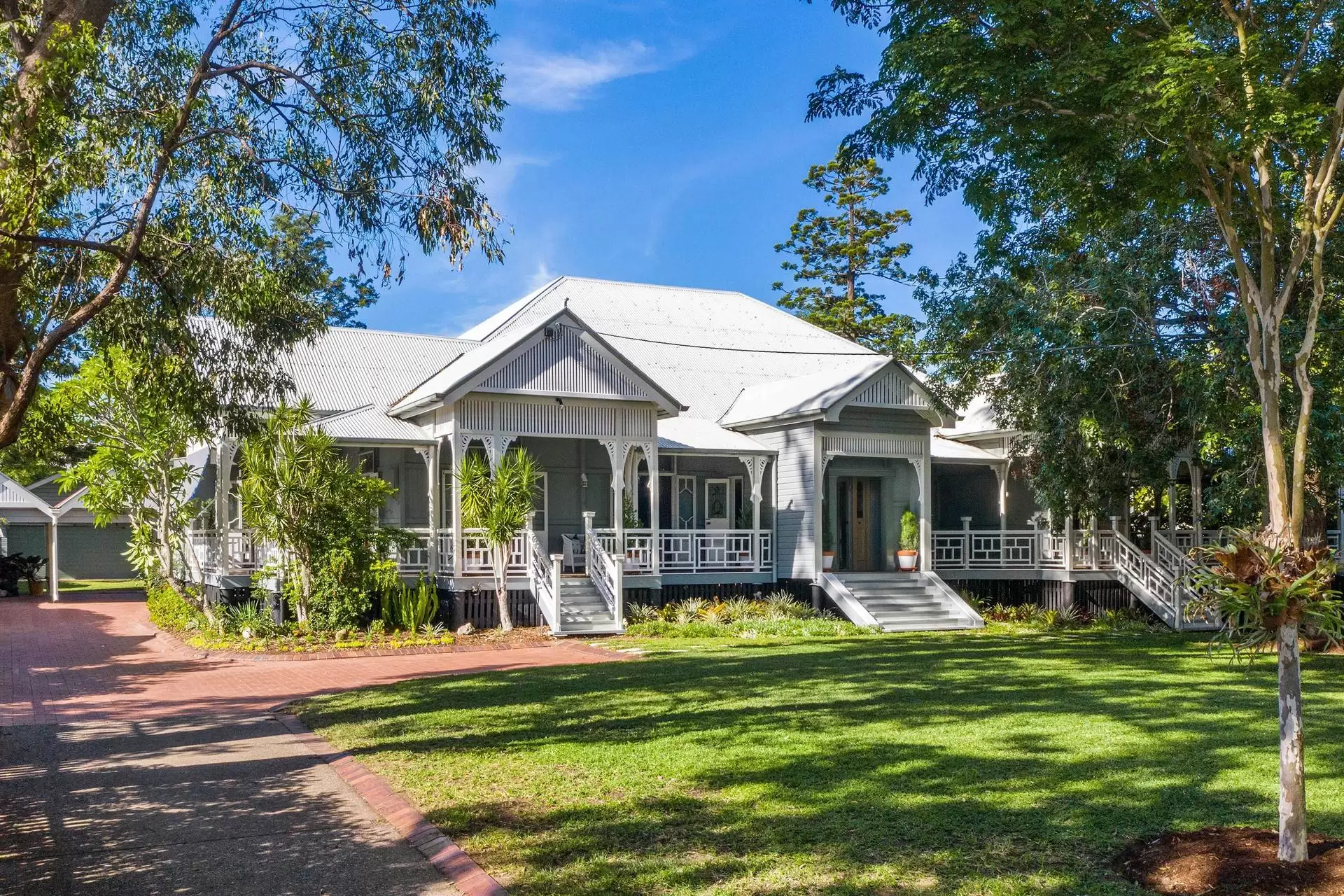107 Kadumba Street, Yeronga Sold by  - image 1