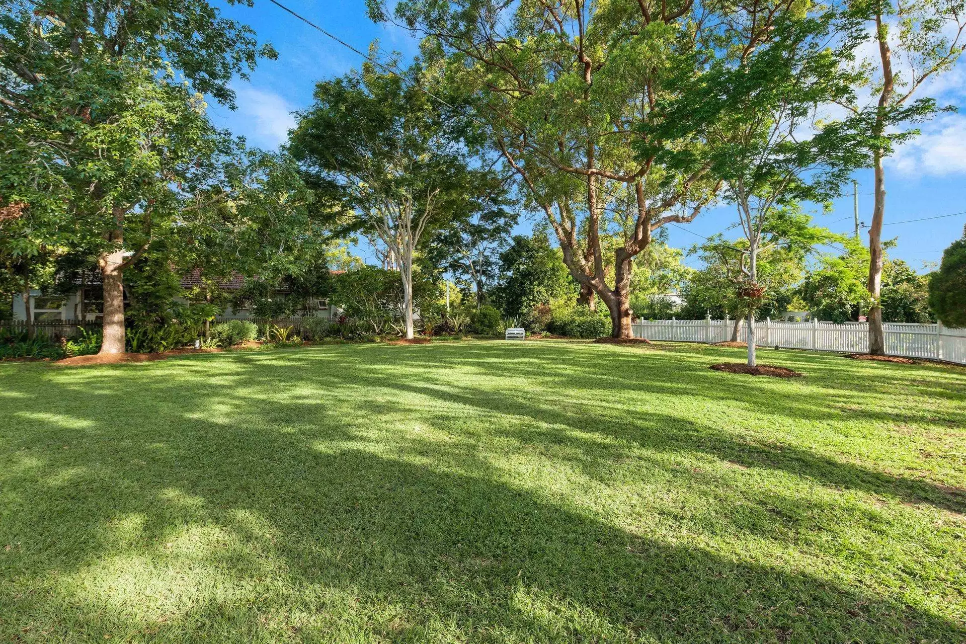 107 Kadumba Street, Yeronga Sold by  - image 1