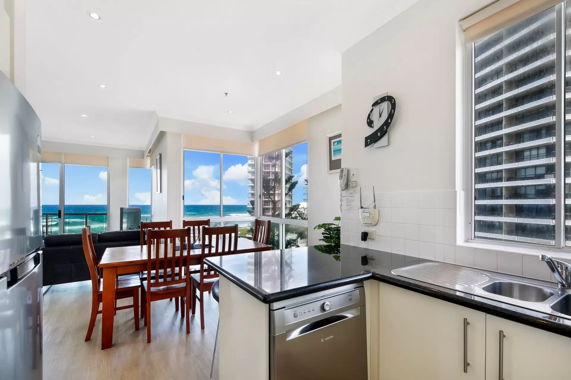 10/5 Woodroffe Avenue, Main Beach Sold by Queensland Sotheby's International Realty - image 1