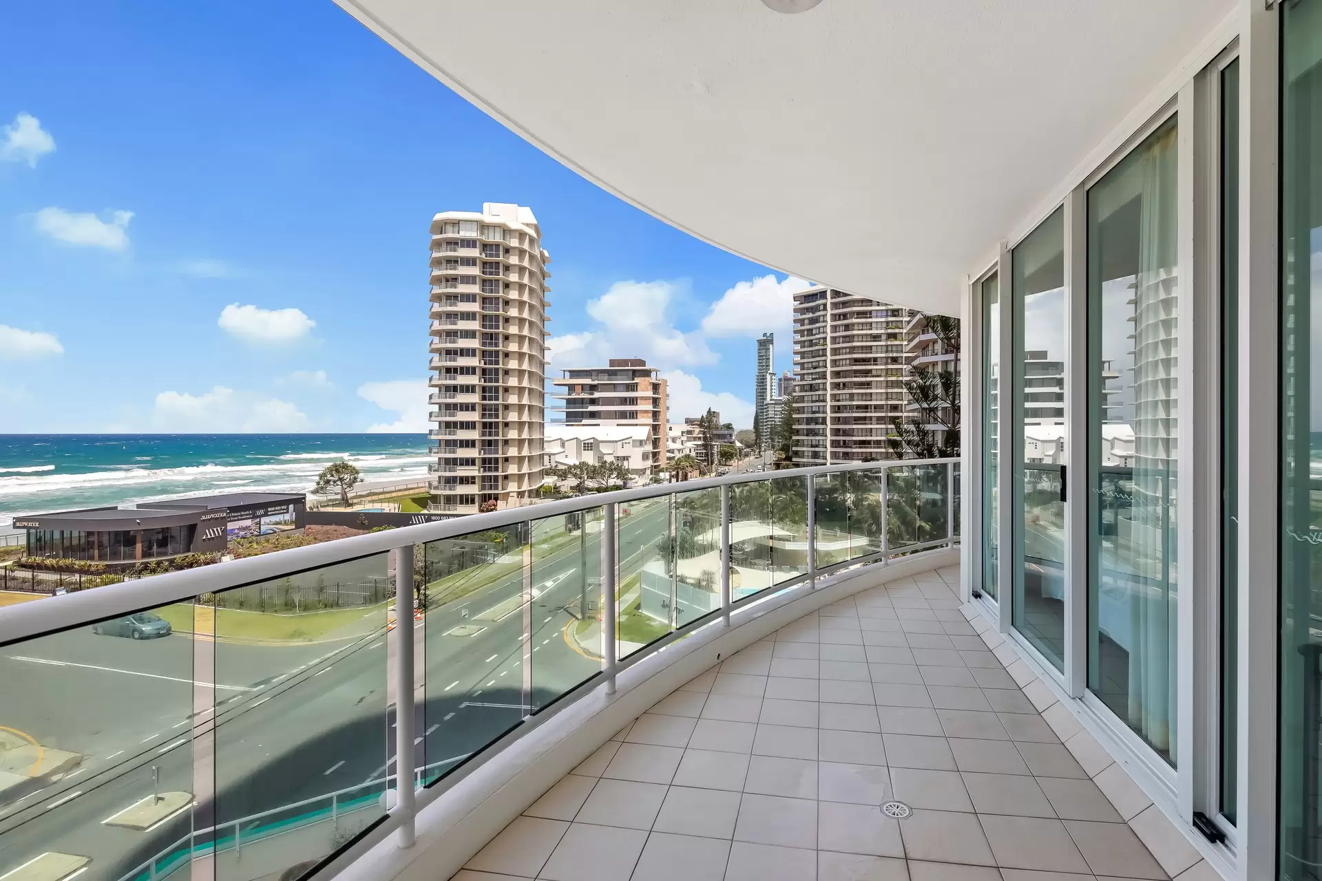 10/5 Woodroffe Avenue, Main Beach Sold by  - image 1