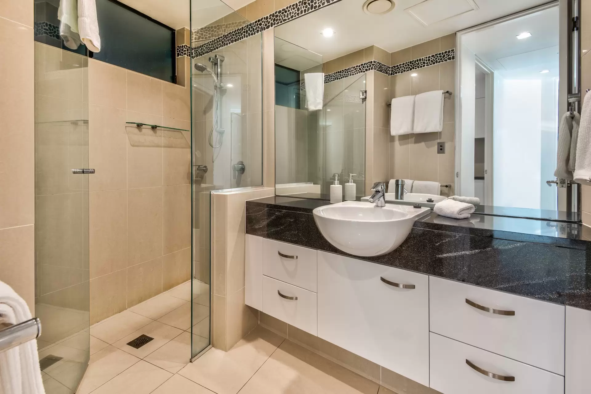 Edge 6/5 Acacia Drive, Hamilton Island Sold by Queensland Sotheby's International Realty - image 1
