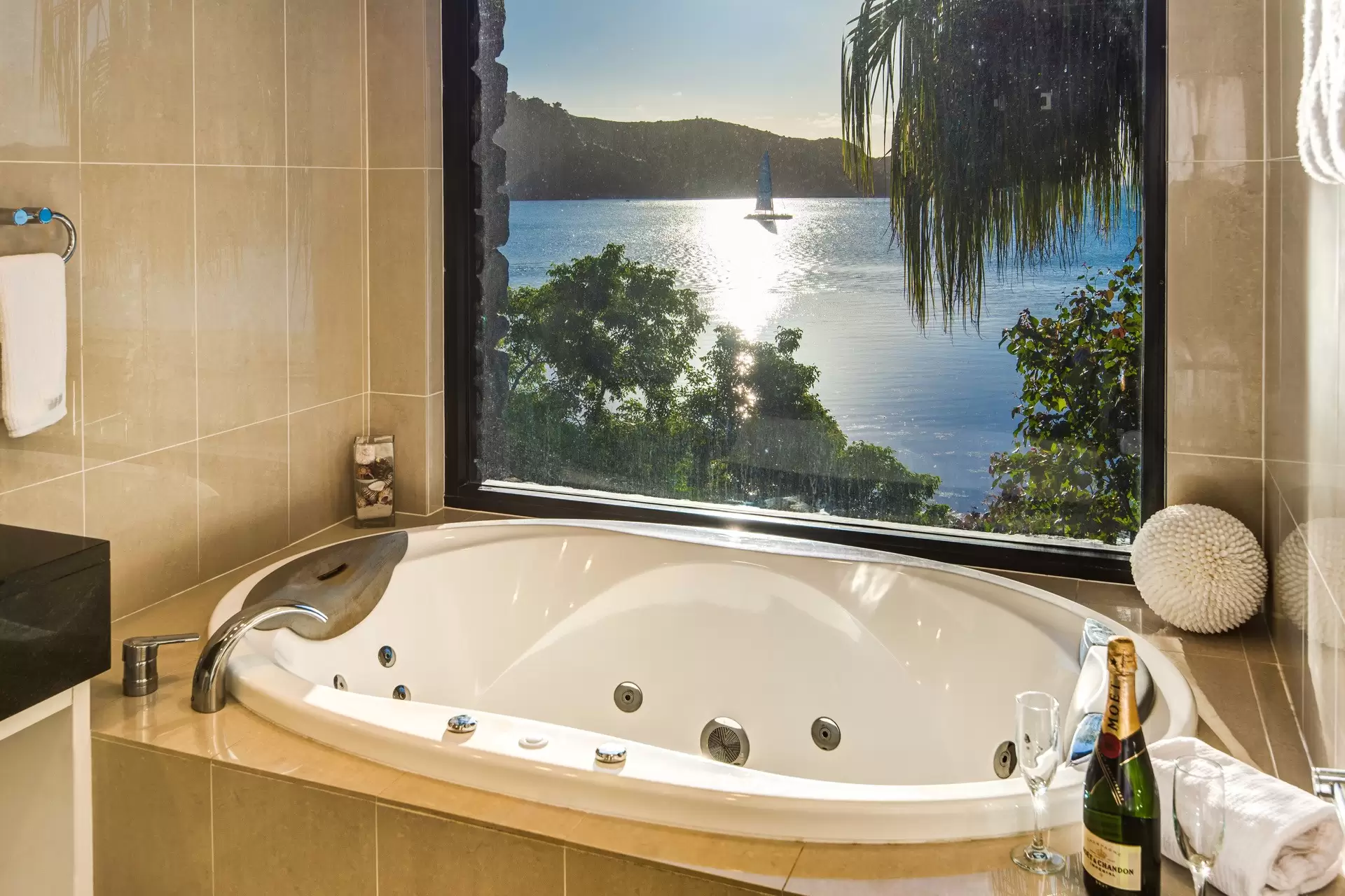 Edge 6/5 Acacia Drive, Hamilton Island Sold by Queensland Sotheby's International Realty - image 1