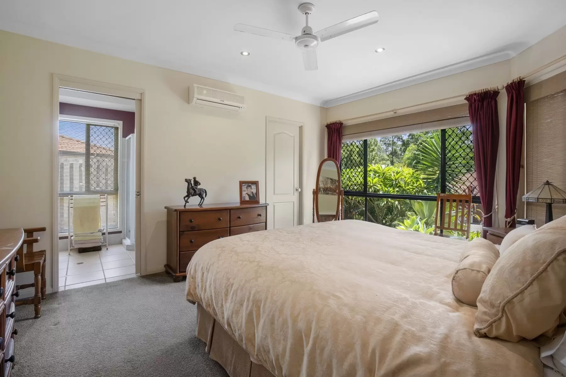 5 Greenbank Circuit, Carrara Sold by  - image 1