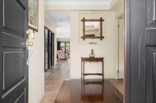 5 Greenbank Circuit, Carrara Sold by Queensland Sotheby's International Realty